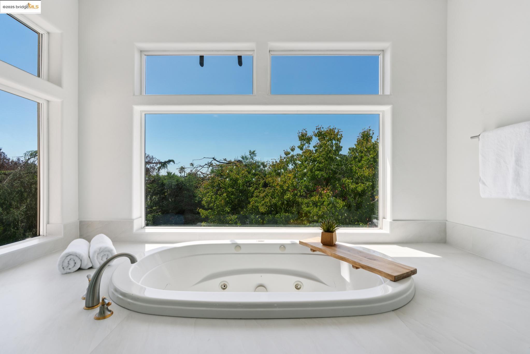 Detail Gallery Image 36 of 60 For 16032 Broadway Ter, Oakland,  CA 94611 - 5 Beds | 4 Baths