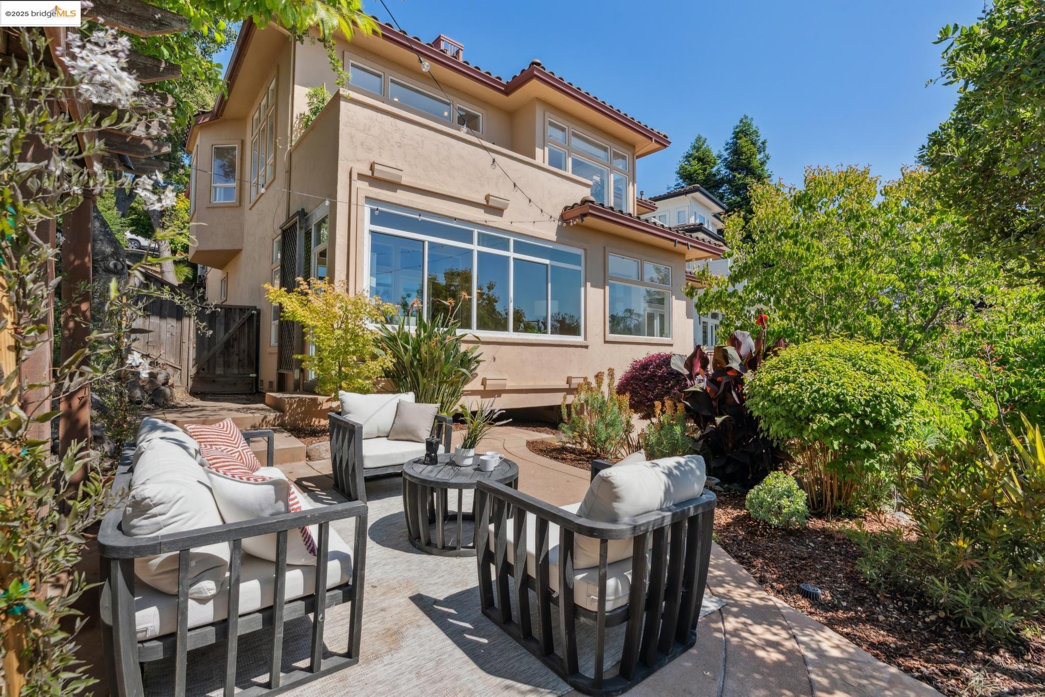 Detail Gallery Image 50 of 60 For 16032 Broadway Ter, Oakland,  CA 94611 - 5 Beds | 4 Baths