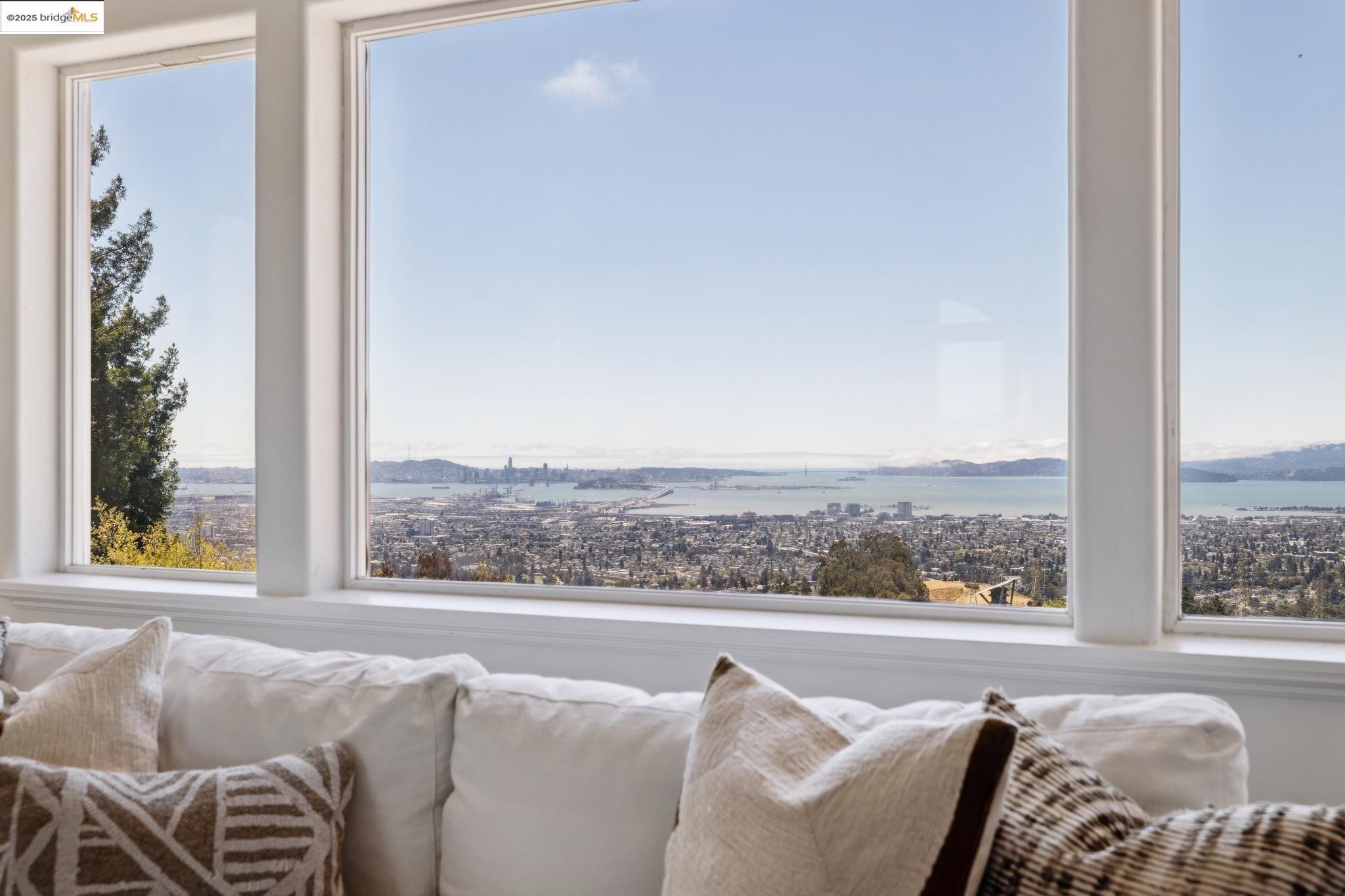 Detail Gallery Image 8 of 60 For 16032 Broadway Ter, Oakland,  CA 94611 - 5 Beds | 4 Baths