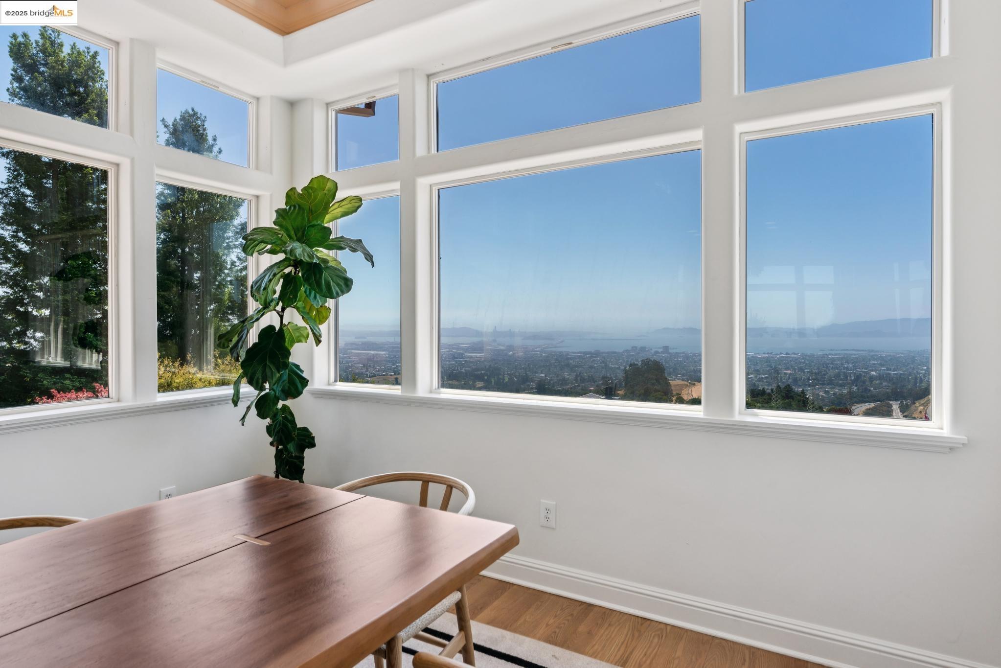 Detail Gallery Image 10 of 60 For 16032 Broadway Ter, Oakland,  CA 94611 - 5 Beds | 4 Baths