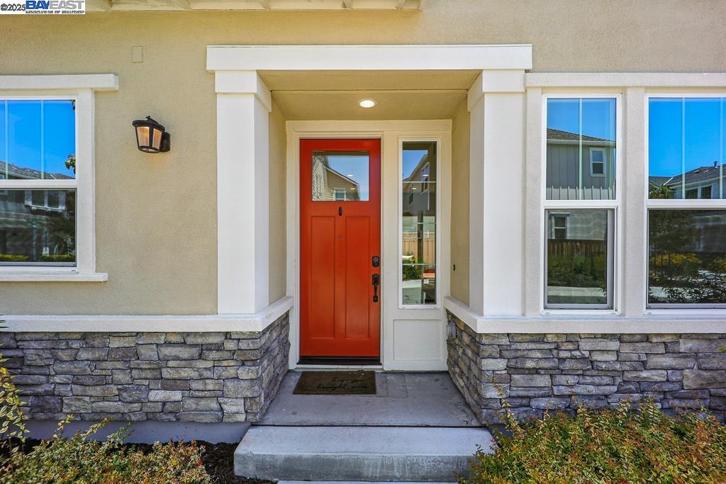 Detail Gallery Image 2 of 59 For 8360 Marine Way, Newark,  CA 94560 - 4 Beds | 2/1 Baths