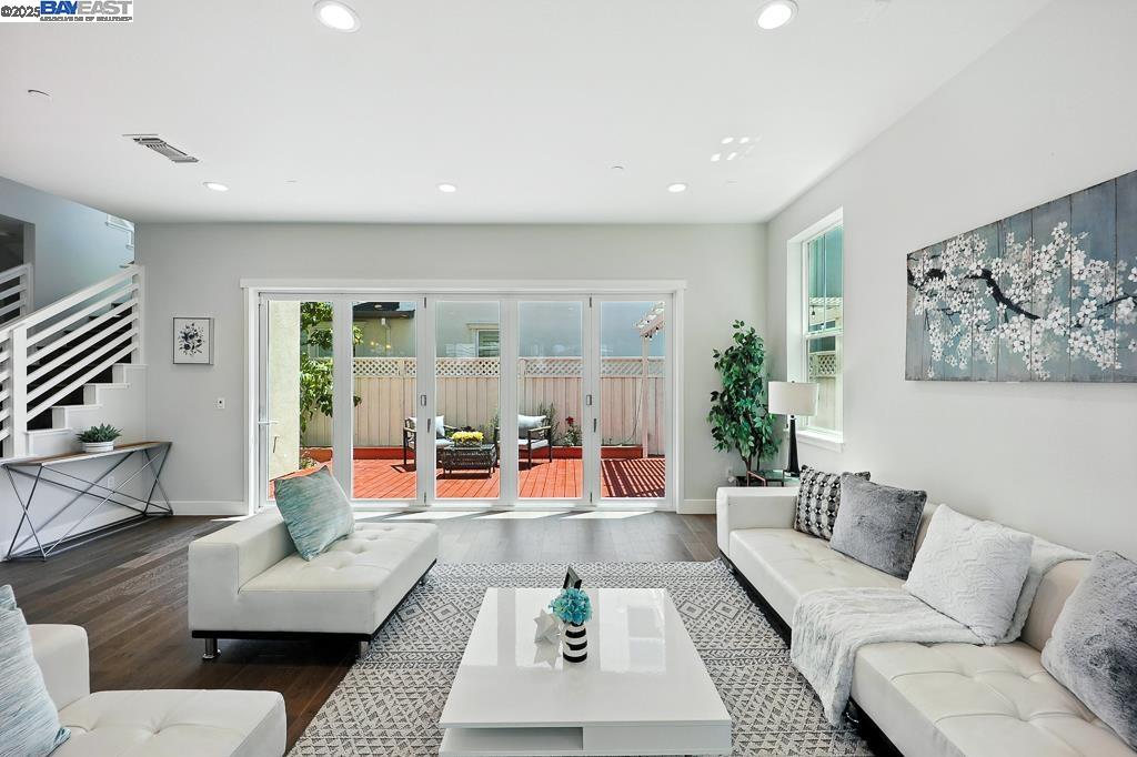 Detail Gallery Image 11 of 59 For 8360 Marine Way, Newark,  CA 94560 - 4 Beds | 2/1 Baths