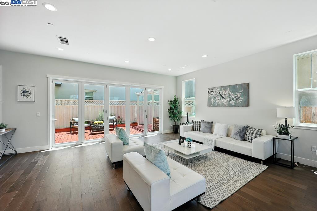Detail Gallery Image 14 of 59 For 8360 Marine Way, Newark,  CA 94560 - 4 Beds | 2/1 Baths