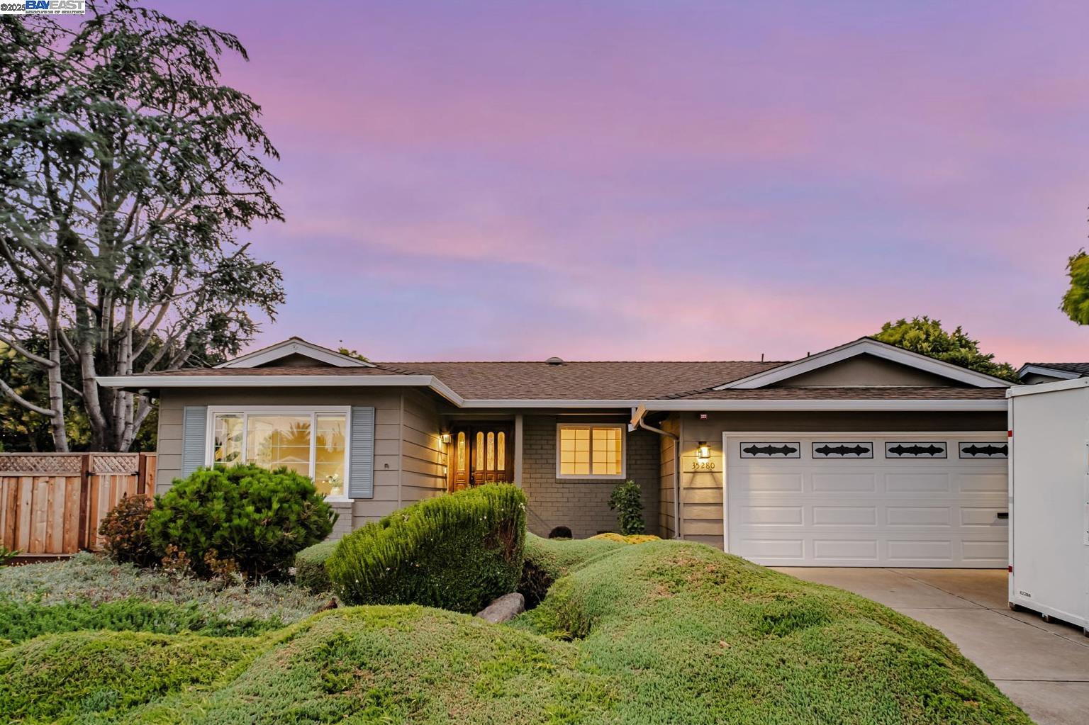Detail Gallery Image 2 of 50 For 35280 Farnham Dr, Newark,  CA 94560 - 4 Beds | 2 Baths