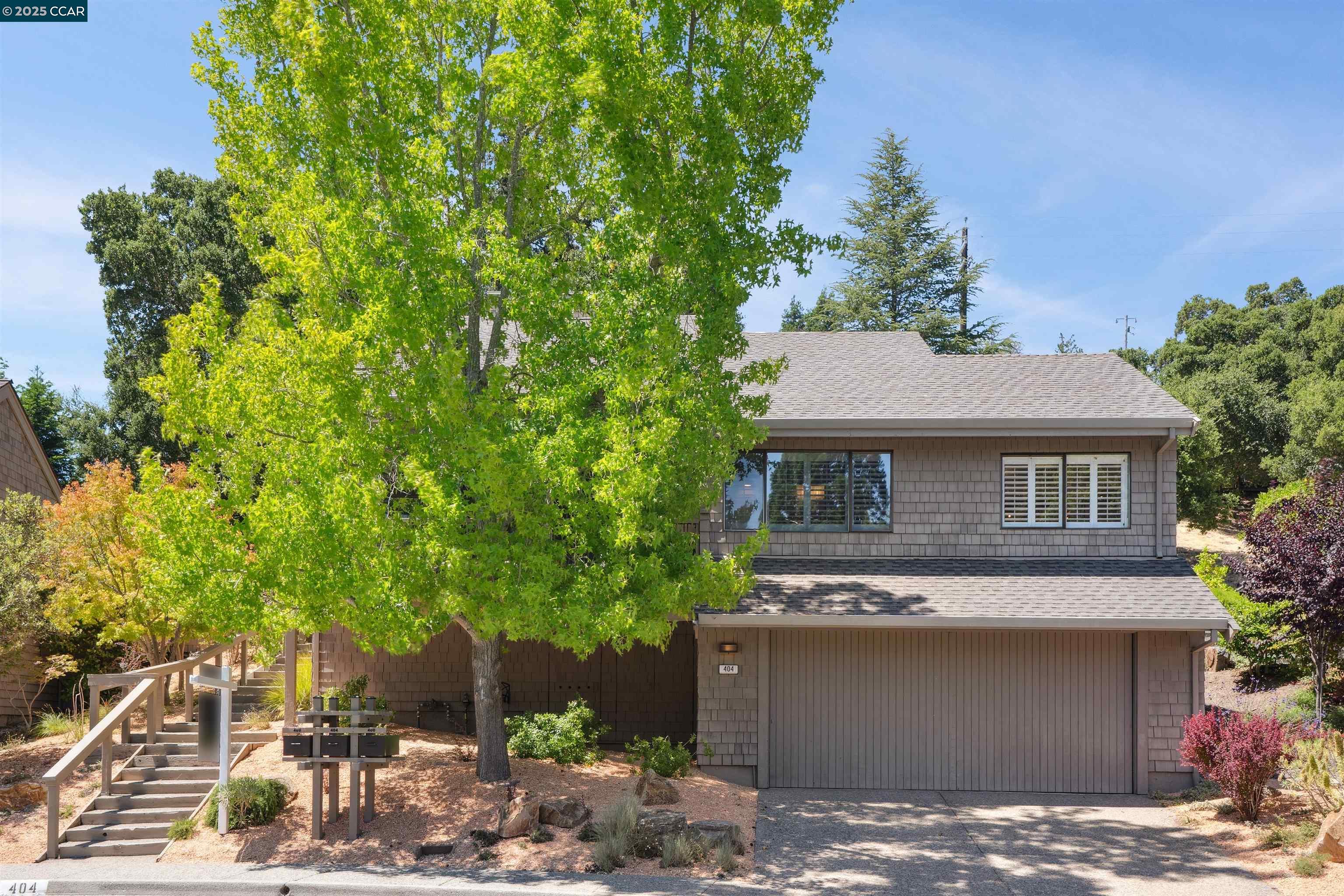 Detail Gallery Image 2 of 51 For 404 Ridge Gate Road, Orinda,  CA 94563 - 3 Beds | 2 Baths