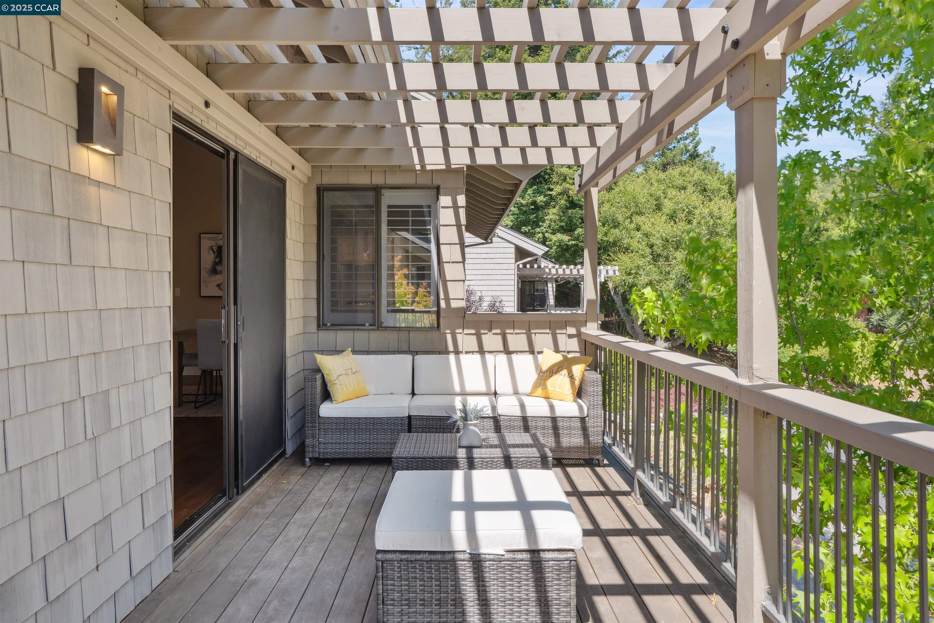 Detail Gallery Image 11 of 51 For 404 Ridge Gate Road, Orinda,  CA 94563 - 3 Beds | 2 Baths