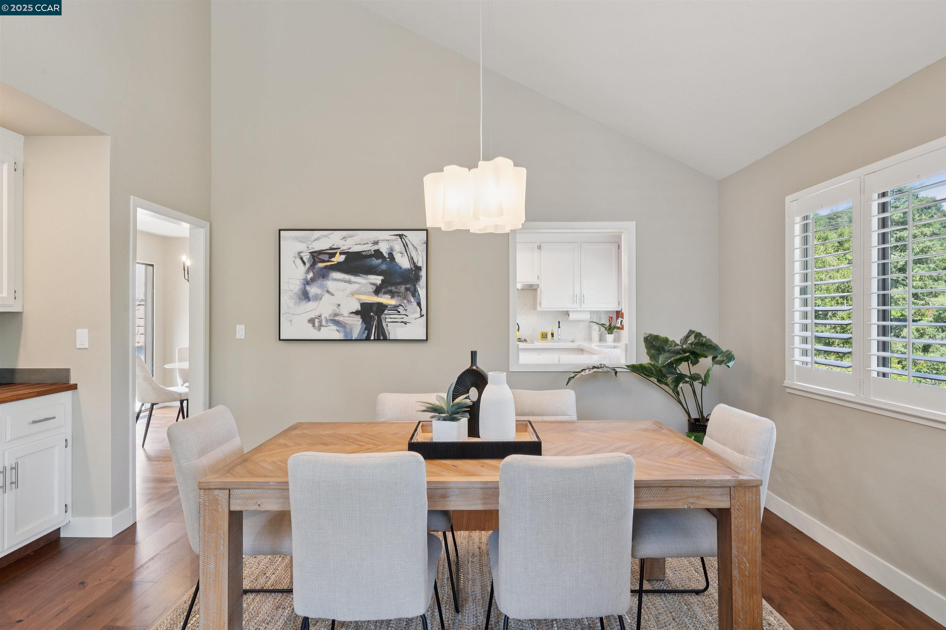 Detail Gallery Image 13 of 51 For 404 Ridge Gate Road, Orinda,  CA 94563 - 3 Beds | 2 Baths