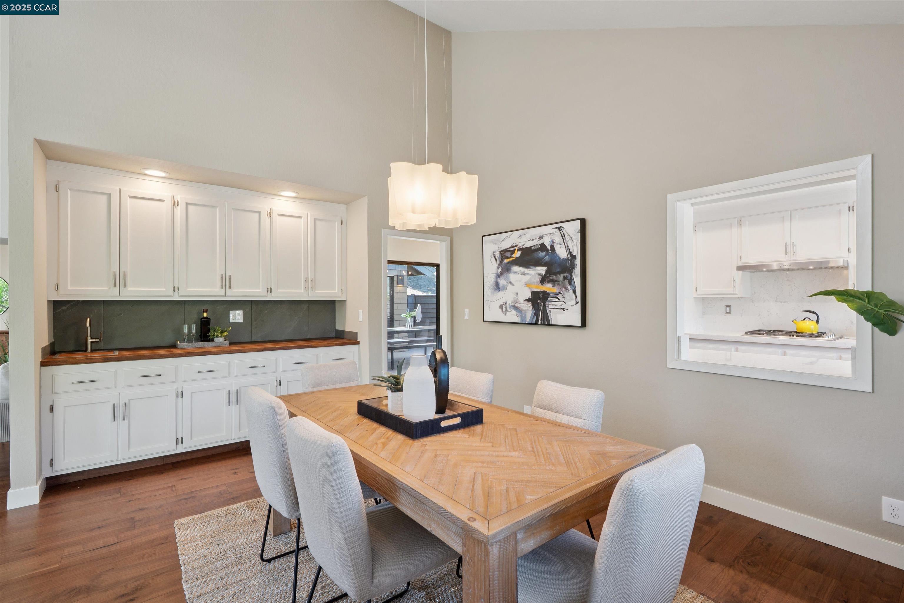 Detail Gallery Image 14 of 51 For 404 Ridge Gate Road, Orinda,  CA 94563 - 3 Beds | 2 Baths