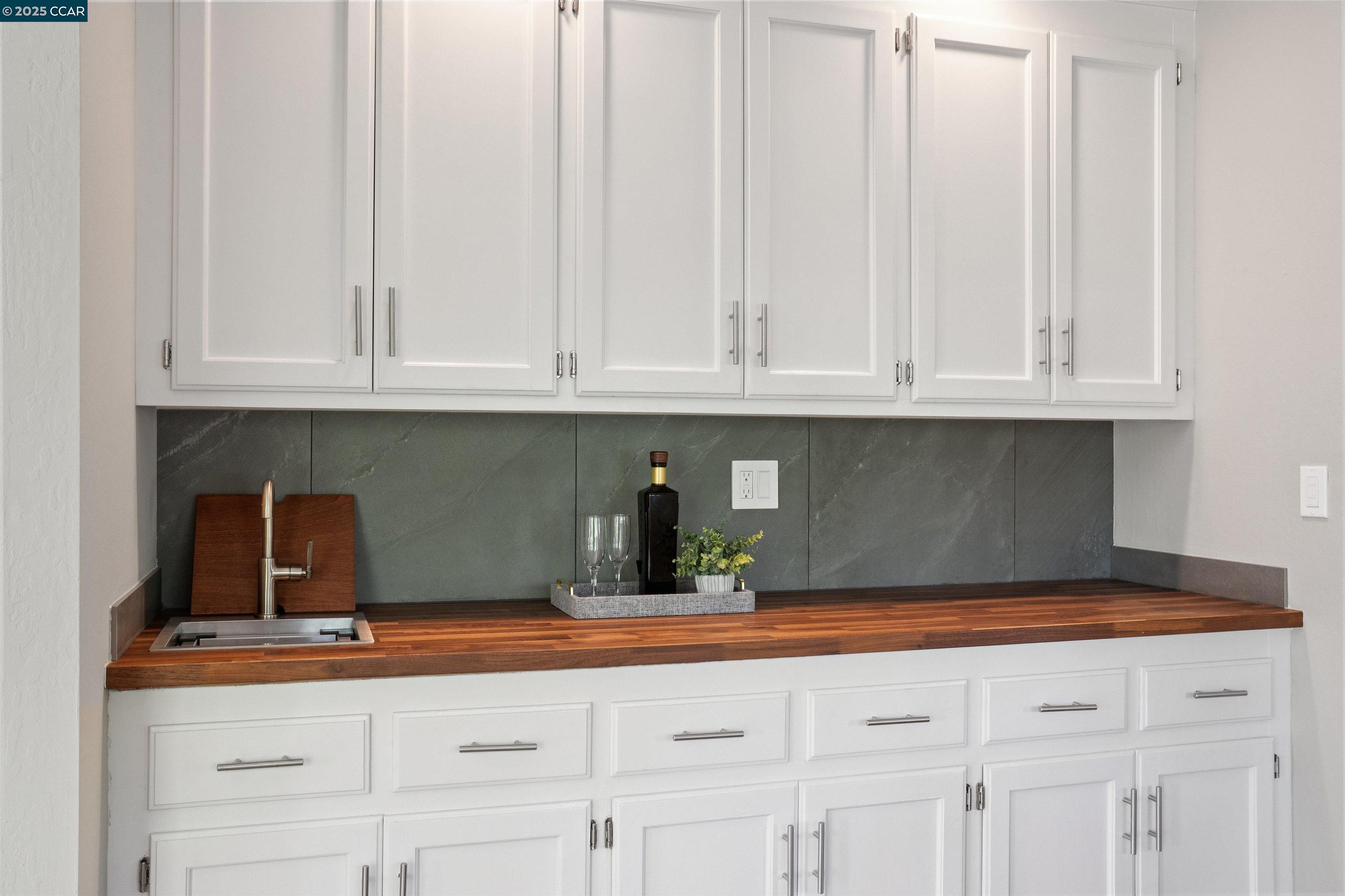 Detail Gallery Image 15 of 51 For 404 Ridge Gate Road, Orinda,  CA 94563 - 3 Beds | 2 Baths