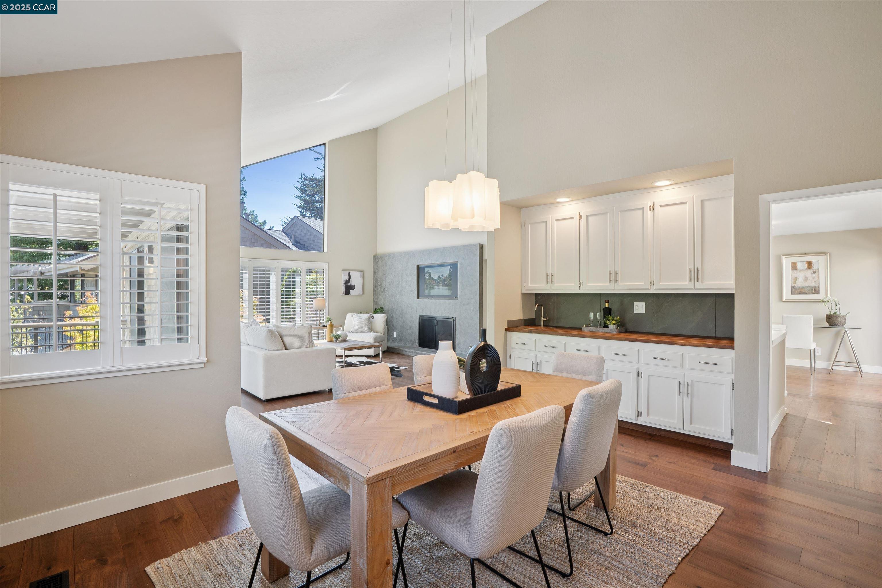 Detail Gallery Image 16 of 51 For 404 Ridge Gate Road, Orinda,  CA 94563 - 3 Beds | 2 Baths