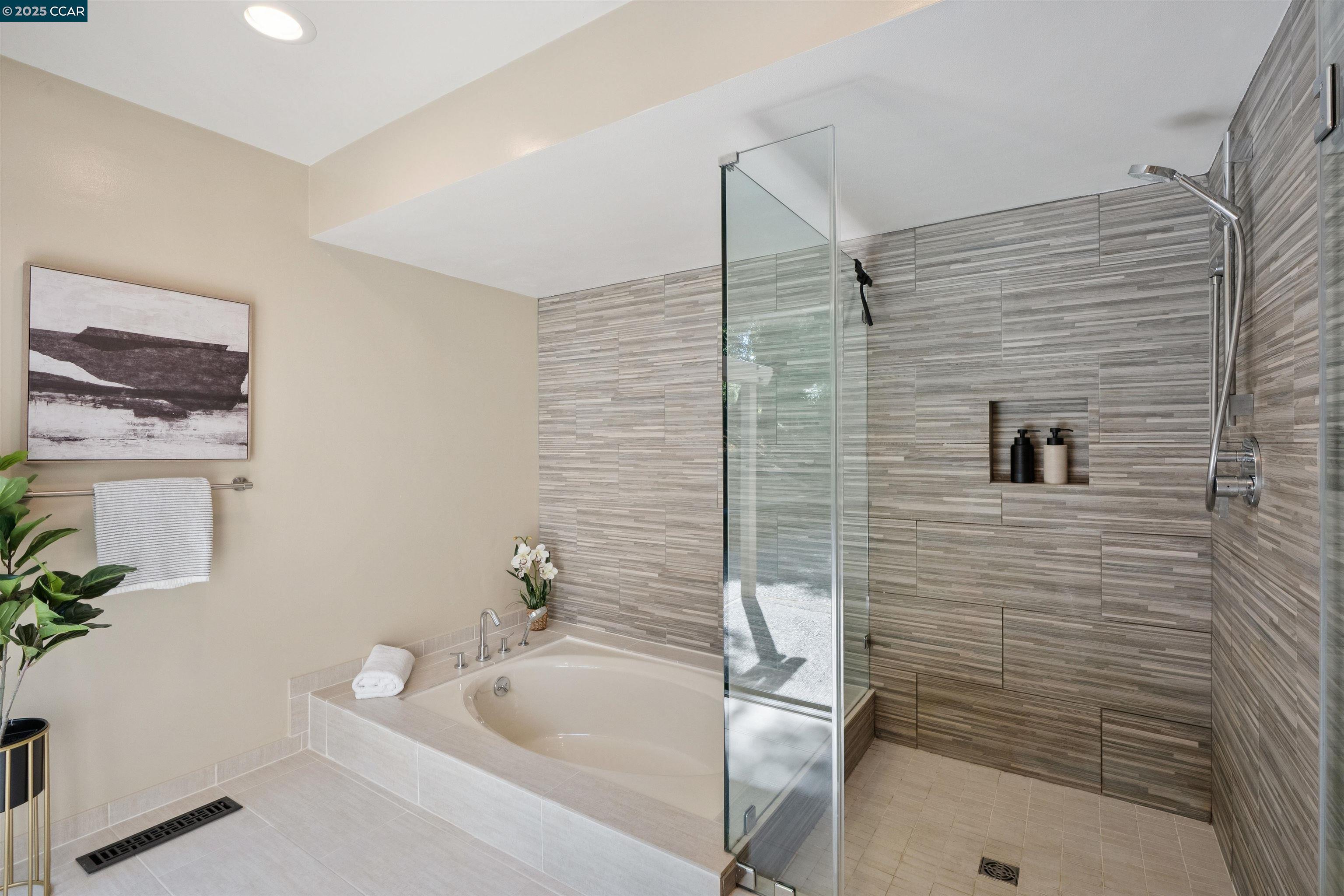 Detail Gallery Image 35 of 51 For 404 Ridge Gate Road, Orinda,  CA 94563 - 3 Beds | 2 Baths