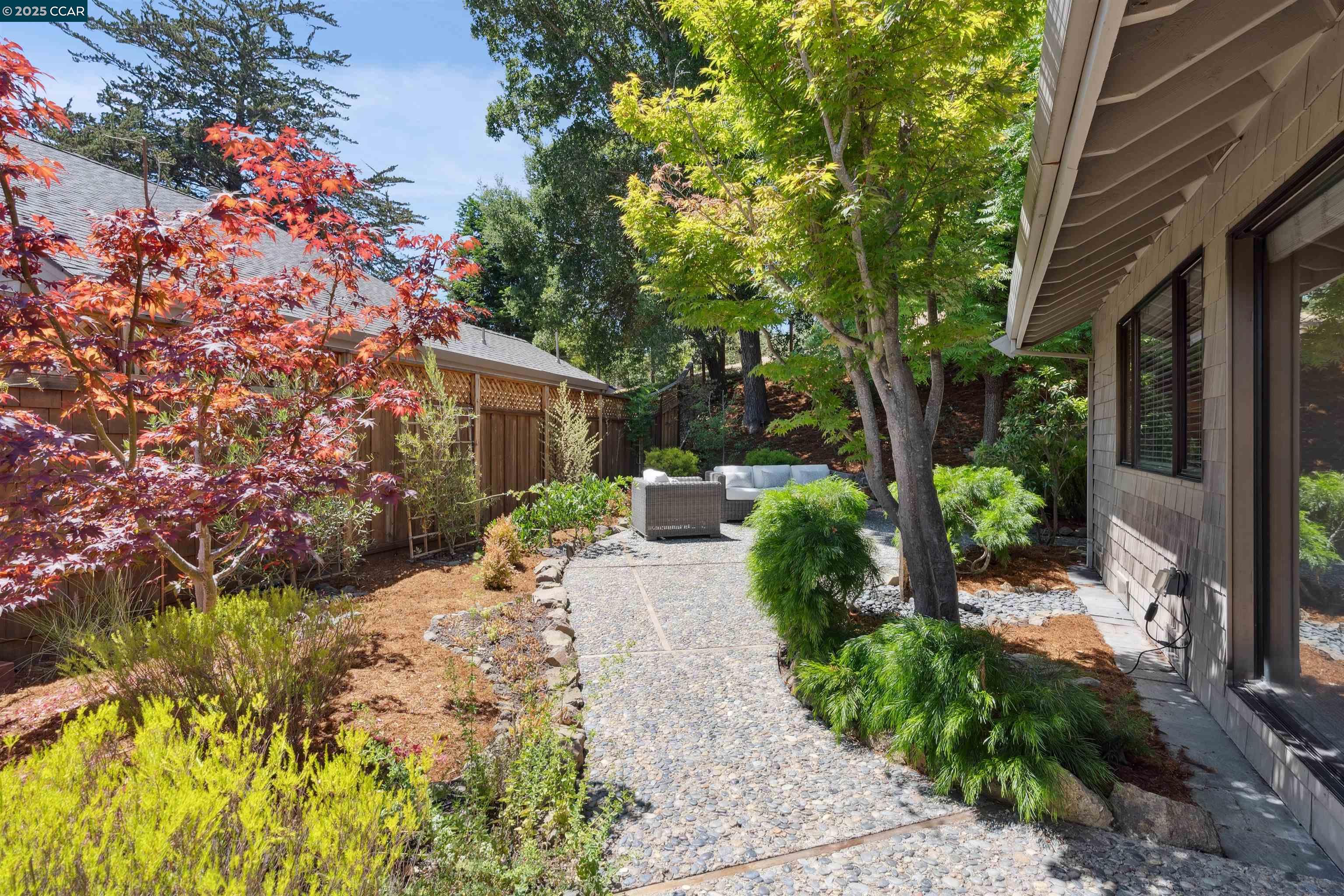 Detail Gallery Image 38 of 51 For 404 Ridge Gate Road, Orinda,  CA 94563 - 3 Beds | 2 Baths