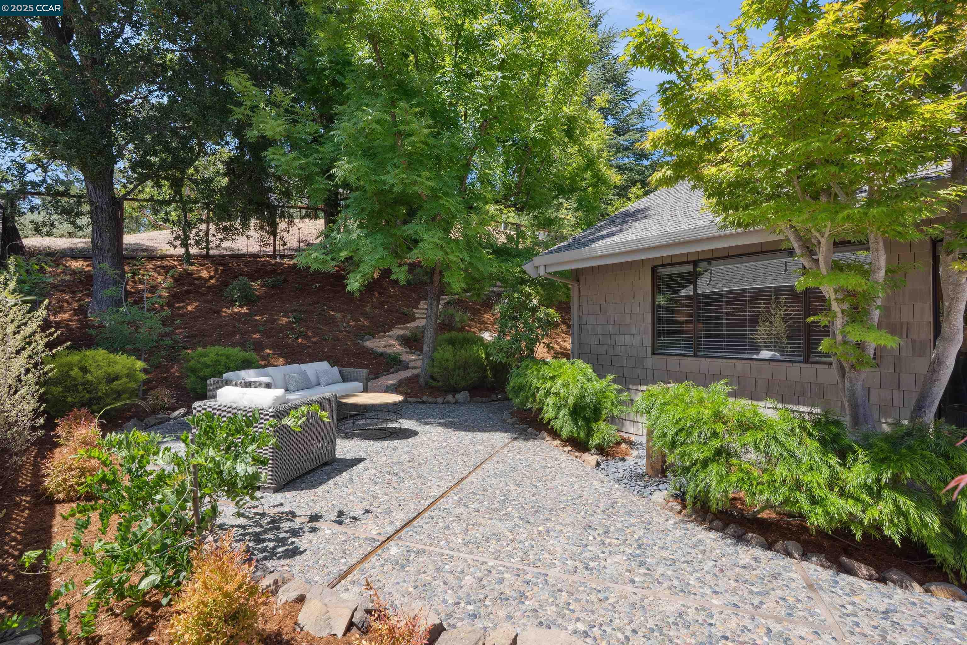 Detail Gallery Image 39 of 51 For 404 Ridge Gate Road, Orinda,  CA 94563 - 3 Beds | 2 Baths