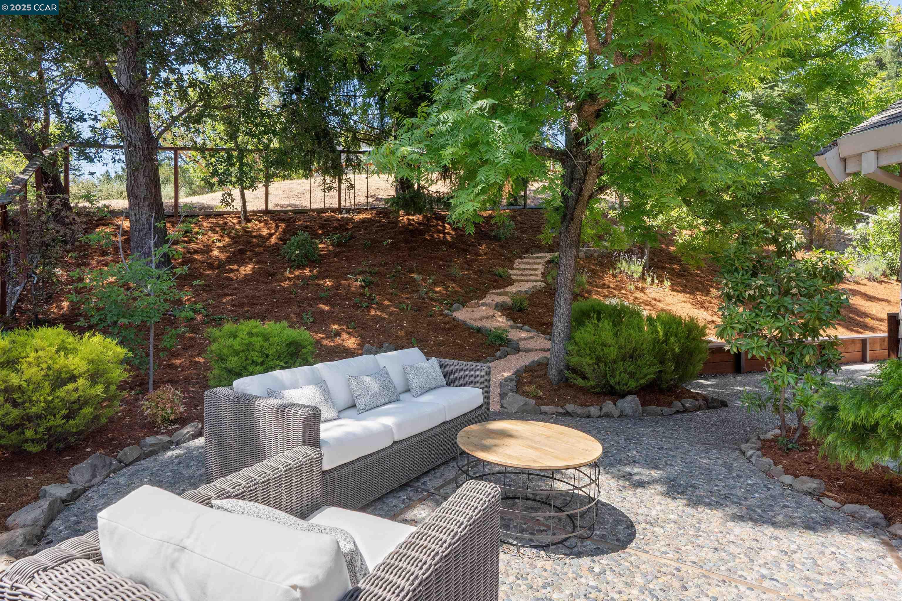 Detail Gallery Image 41 of 51 For 404 Ridge Gate Road, Orinda,  CA 94563 - 3 Beds | 2 Baths