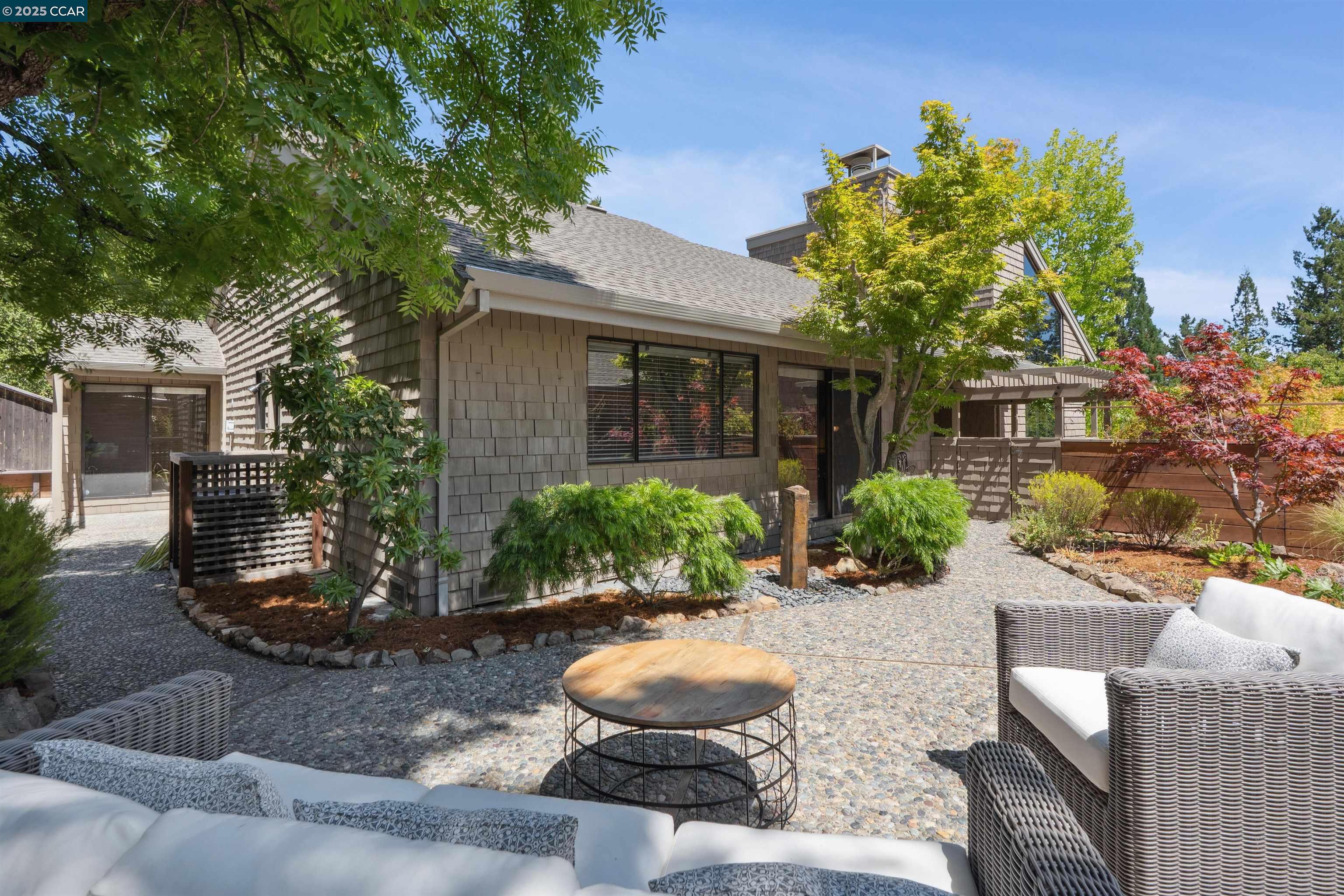 Detail Gallery Image 42 of 51 For 404 Ridge Gate Road, Orinda,  CA 94563 - 3 Beds | 2 Baths