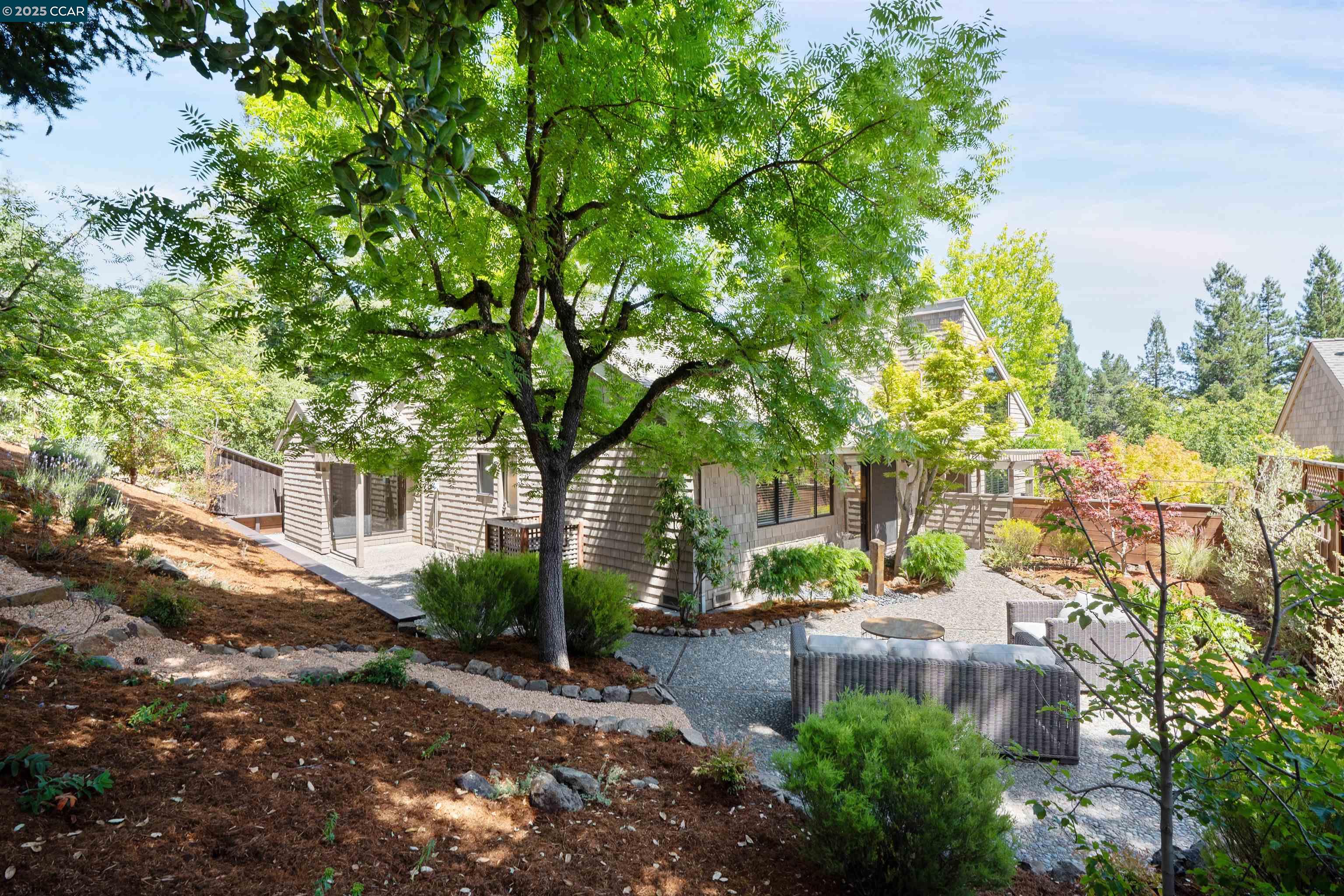 Detail Gallery Image 43 of 51 For 404 Ridge Gate Road, Orinda,  CA 94563 - 3 Beds | 2 Baths