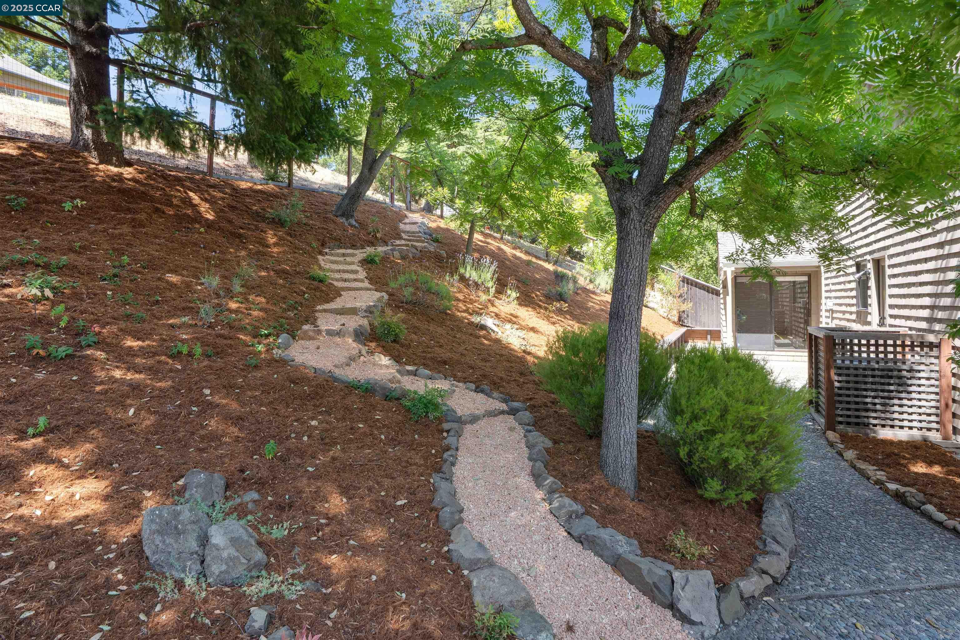 Detail Gallery Image 44 of 51 For 404 Ridge Gate Road, Orinda,  CA 94563 - 3 Beds | 2 Baths