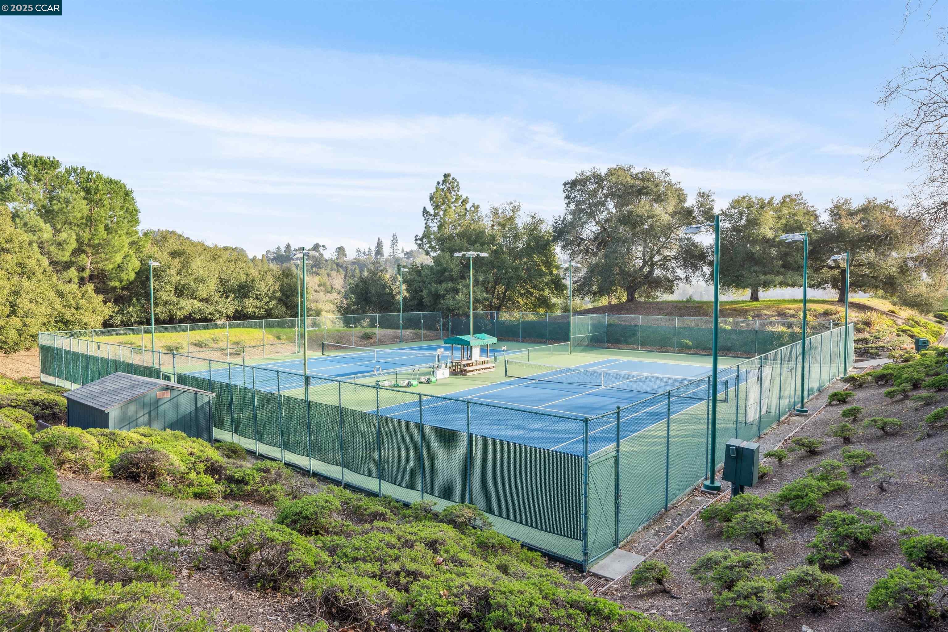 Detail Gallery Image 48 of 51 For 404 Ridge Gate Road, Orinda,  CA 94563 - 3 Beds | 2 Baths