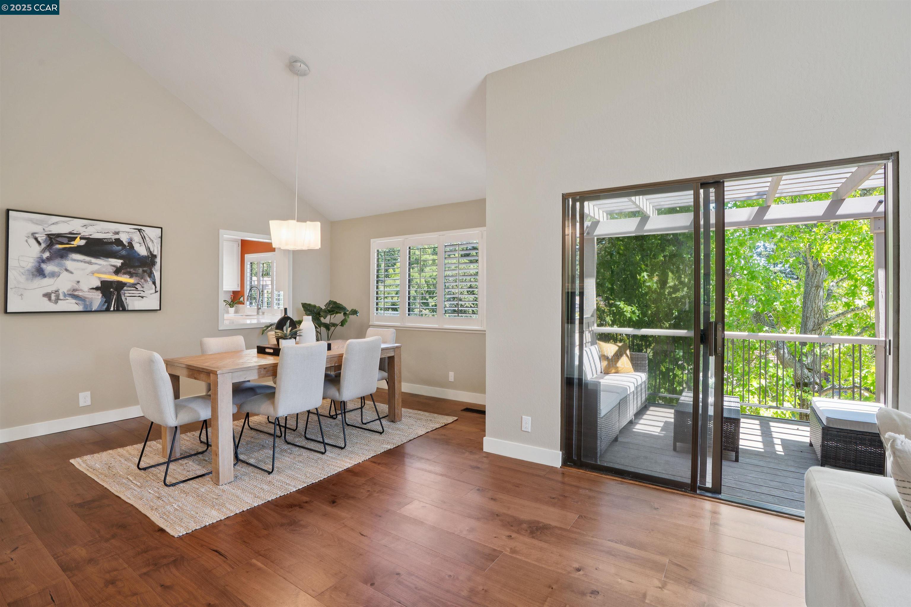 Detail Gallery Image 10 of 51 For 404 Ridge Gate Road, Orinda,  CA 94563 - 3 Beds | 2 Baths