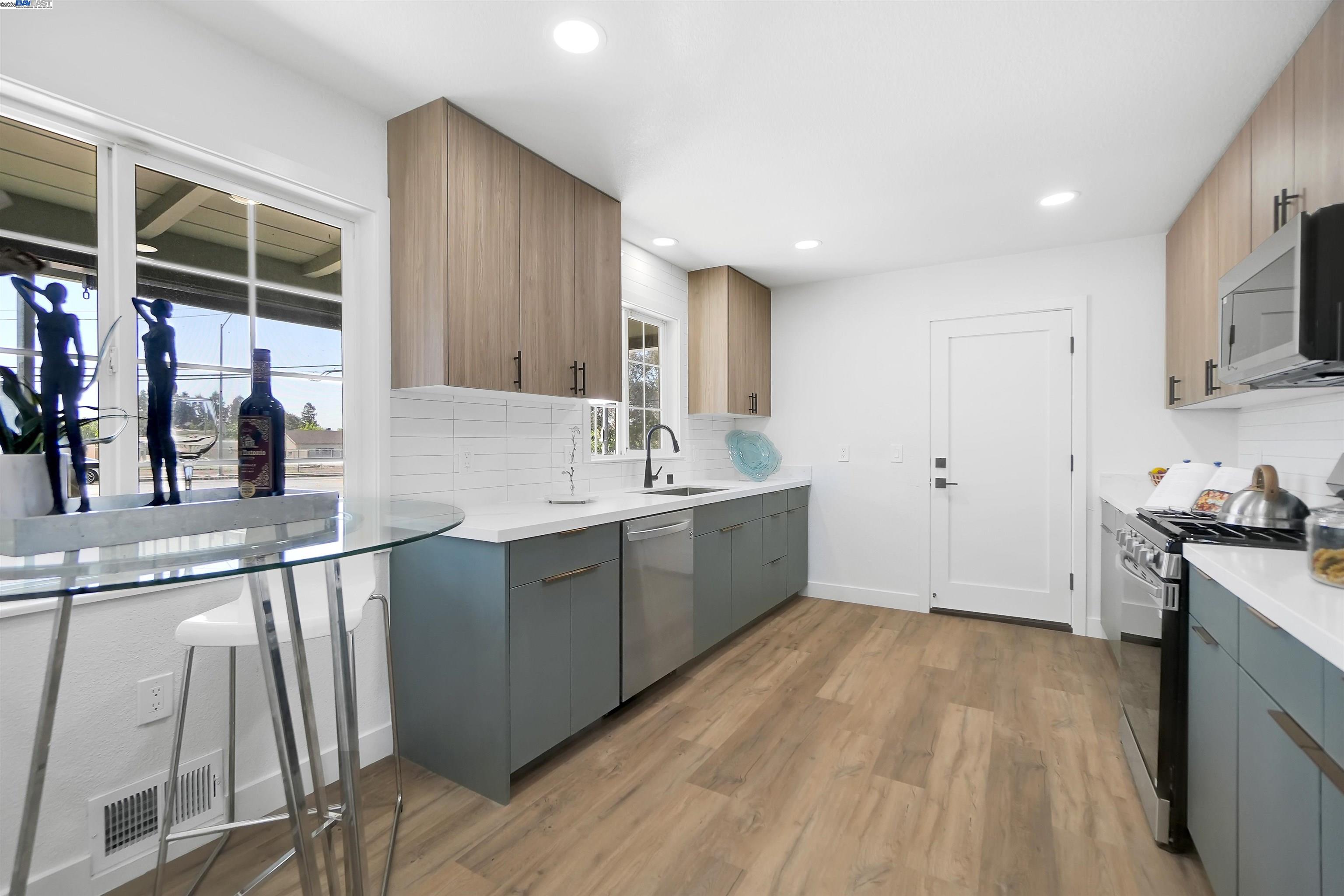Detail Gallery Image 14 of 57 For 524 E Warren Ave, Fremont,  CA 94539 - 4 Beds | 2 Baths