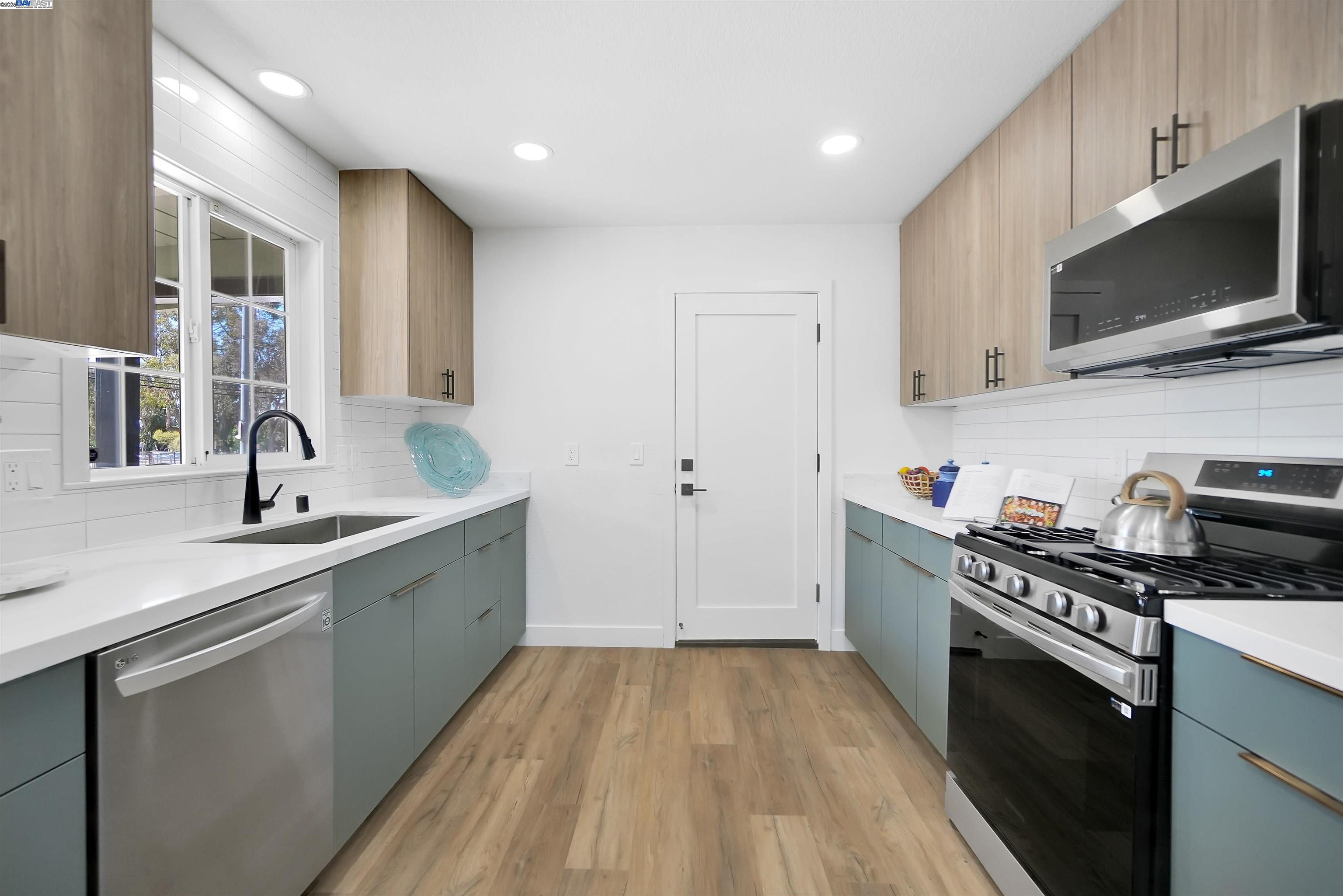 Detail Gallery Image 16 of 57 For 524 E Warren Ave, Fremont,  CA 94539 - 4 Beds | 2 Baths