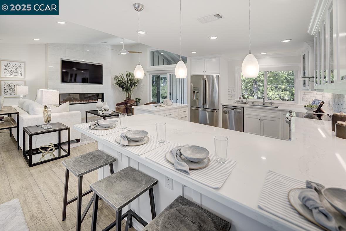 Photo #6: 41103072 Listing 