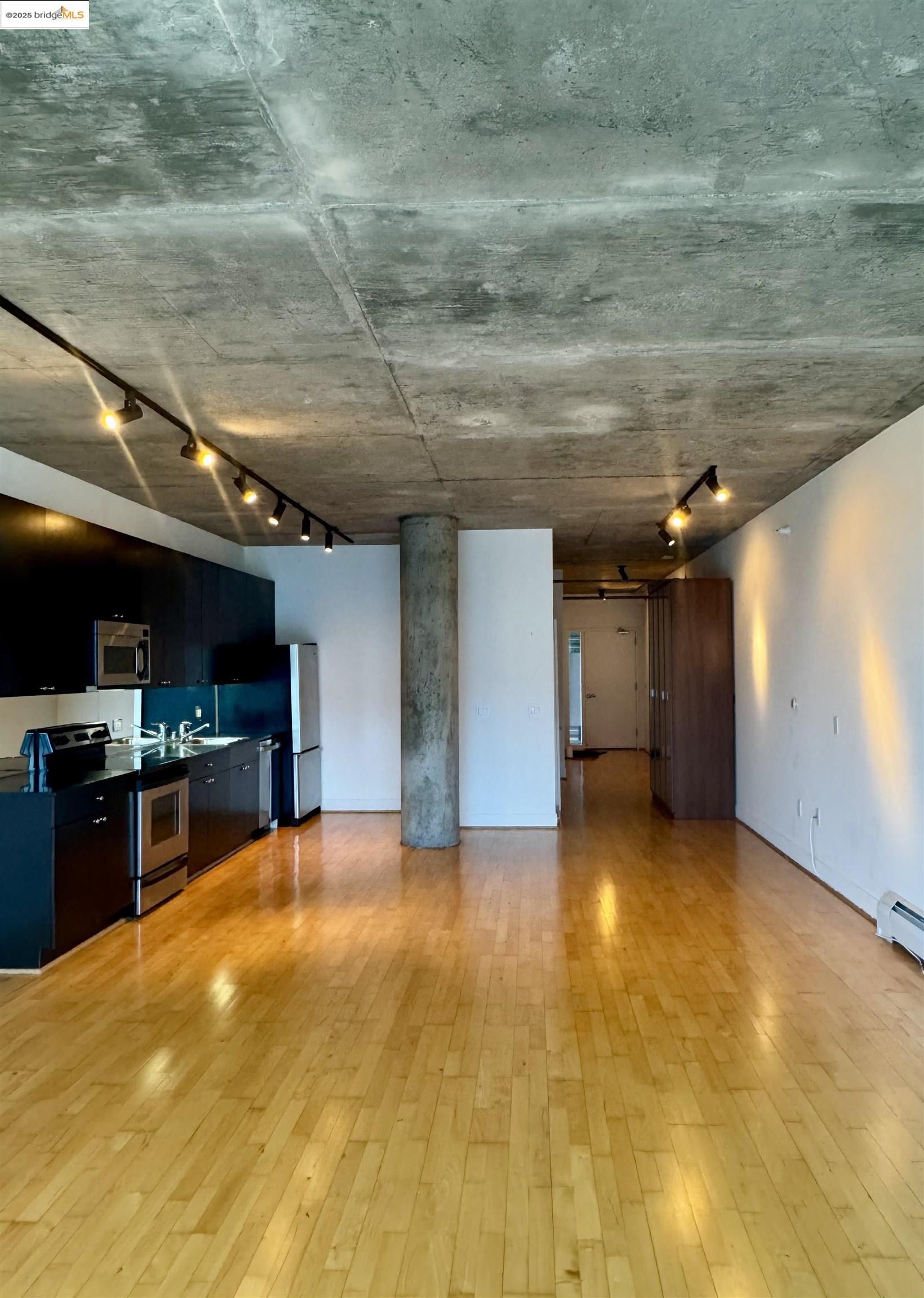311 Oak St # 804, Oakland, California 94607, 1 Bedroom Bedrooms, 2 Rooms Rooms,1 BathroomBathrooms,Residential Lease,For Rent,311 Oak St # 804,41103075