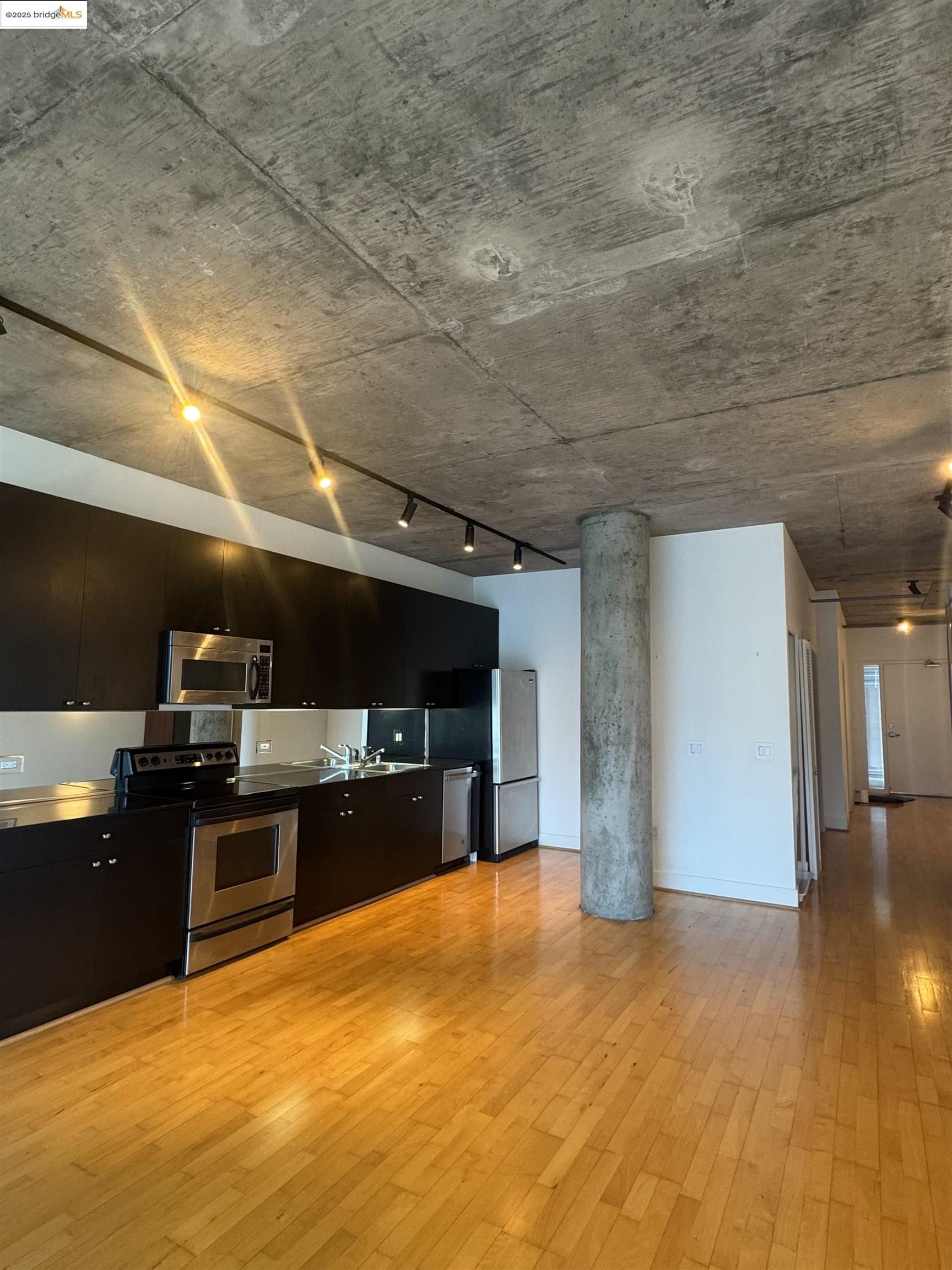 311 Oak St # 804, Oakland, California 94607, 1 Bedroom Bedrooms, 2 Rooms Rooms,1 BathroomBathrooms,Residential Lease,For Rent,311 Oak St # 804,41103075