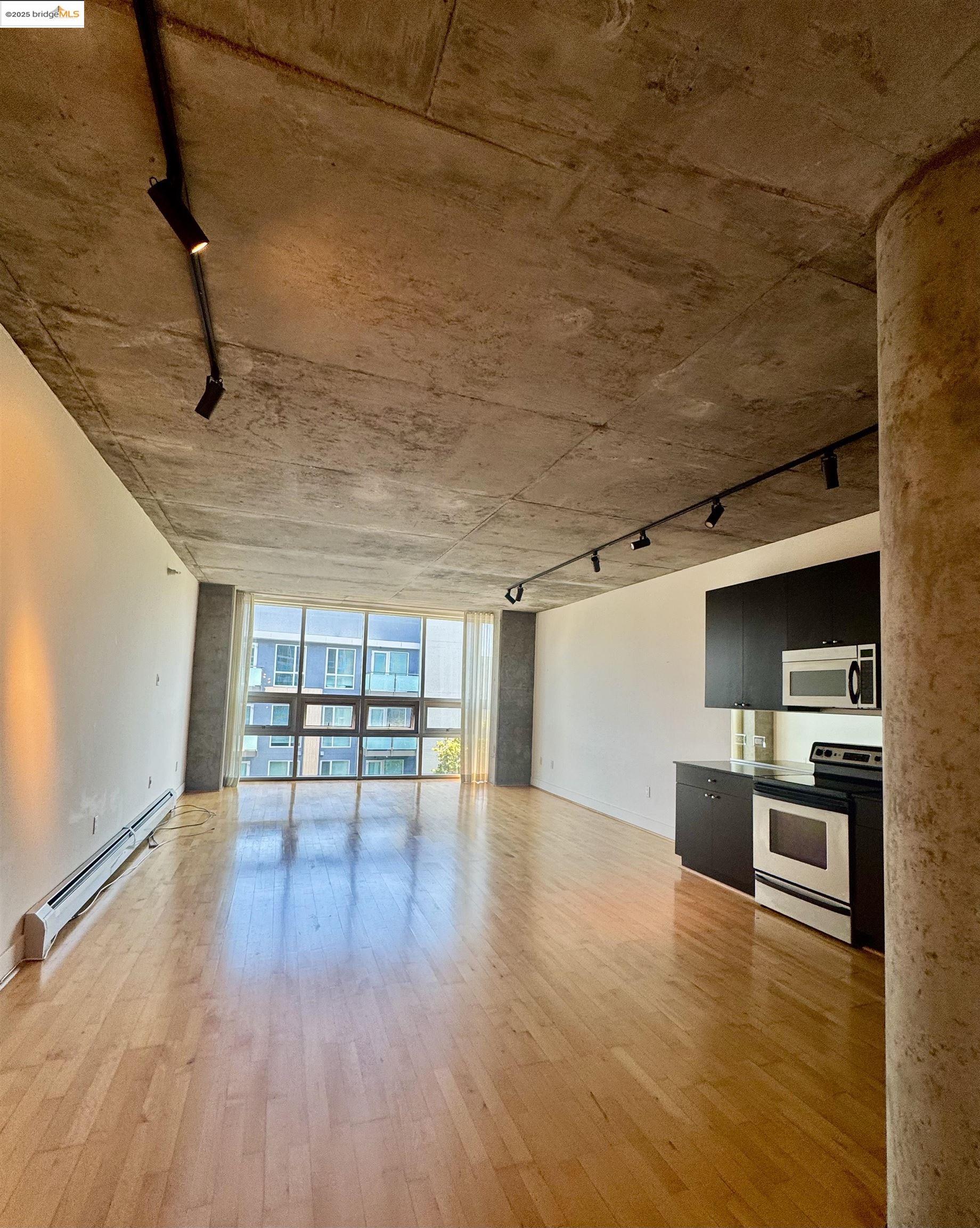 311 Oak St # 804, Oakland, California 94607, 1 Bedroom Bedrooms, 2 Rooms Rooms,1 BathroomBathrooms,Residential Lease,For Rent,311 Oak St # 804,41103075