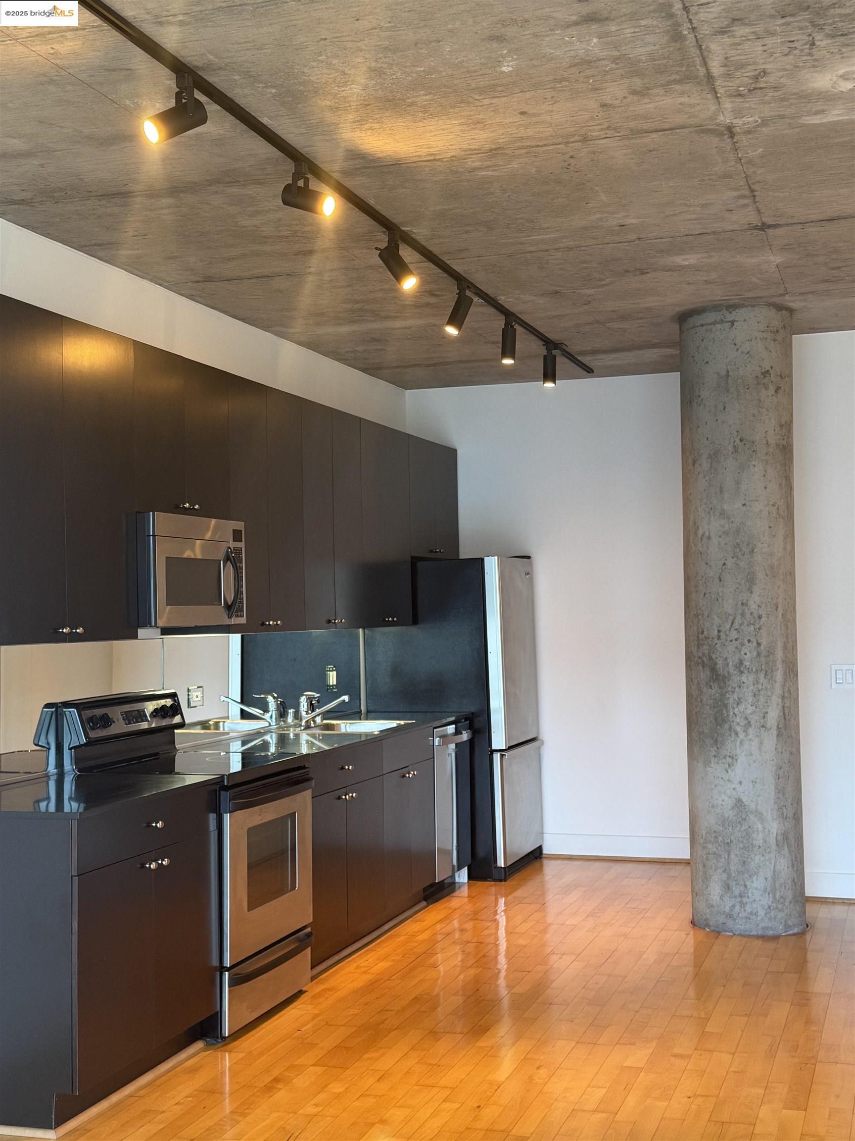 311 Oak St # 804, Oakland, California 94607, 1 Bedroom Bedrooms, 2 Rooms Rooms,1 BathroomBathrooms,Residential Lease,For Rent,311 Oak St # 804,41103075