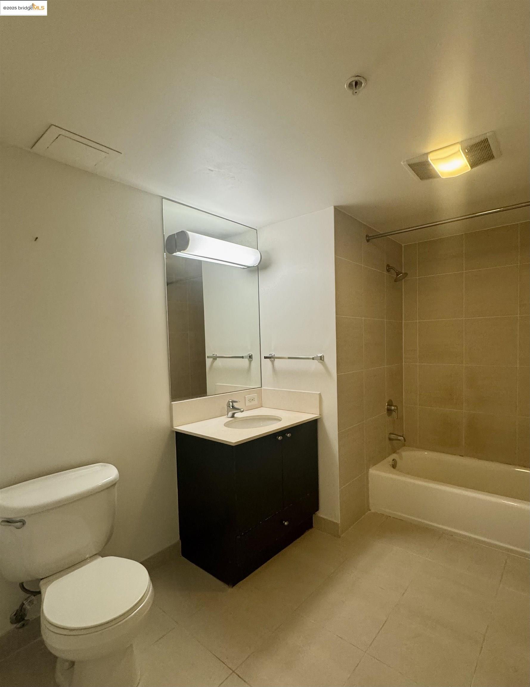 311 Oak St # 804, Oakland, California 94607, 1 Bedroom Bedrooms, 2 Rooms Rooms,1 BathroomBathrooms,Residential Lease,For Rent,311 Oak St # 804,41103075