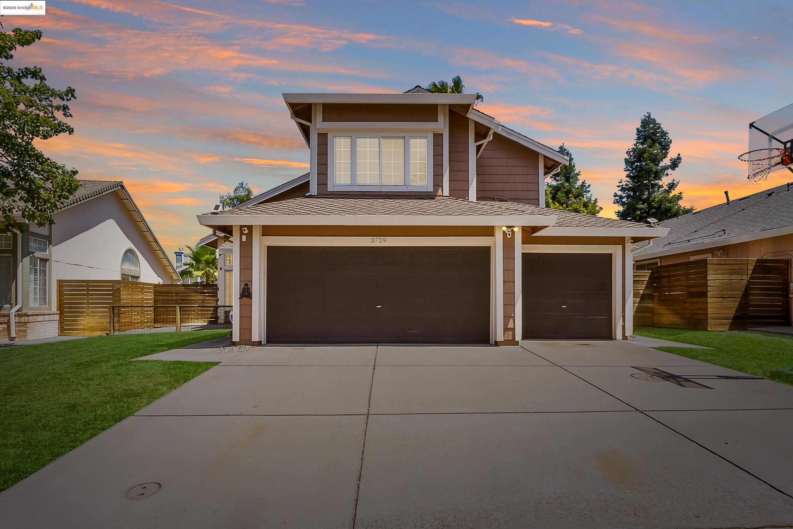 Detail Gallery Image 2 of 60 For 3759 Pine Hollow Way, Antelope,  CA 95843 - 4 Beds | 2/1 Baths