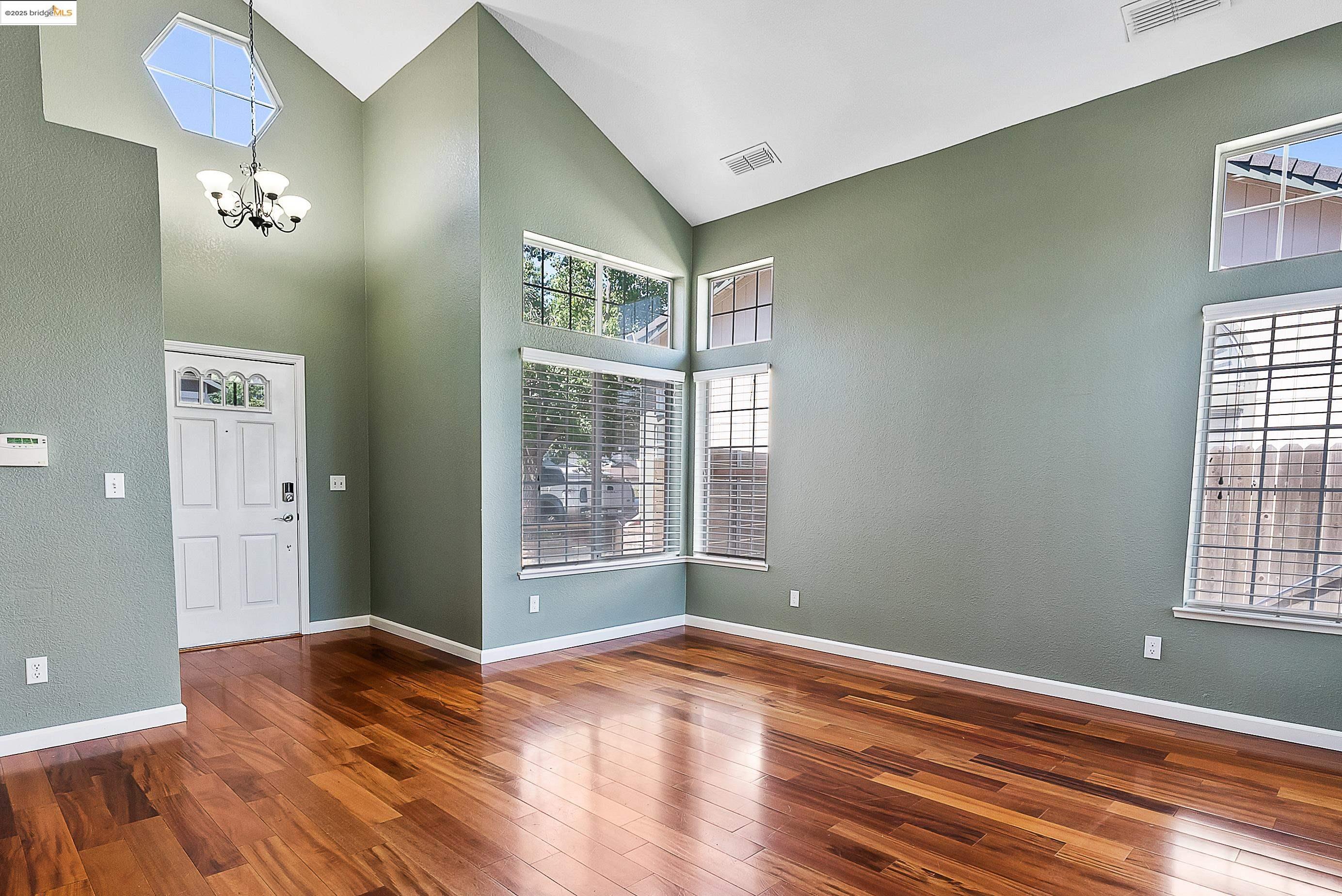 Detail Gallery Image 13 of 60 For 3759 Pine Hollow Way, Antelope,  CA 95843 - 4 Beds | 2/1 Baths