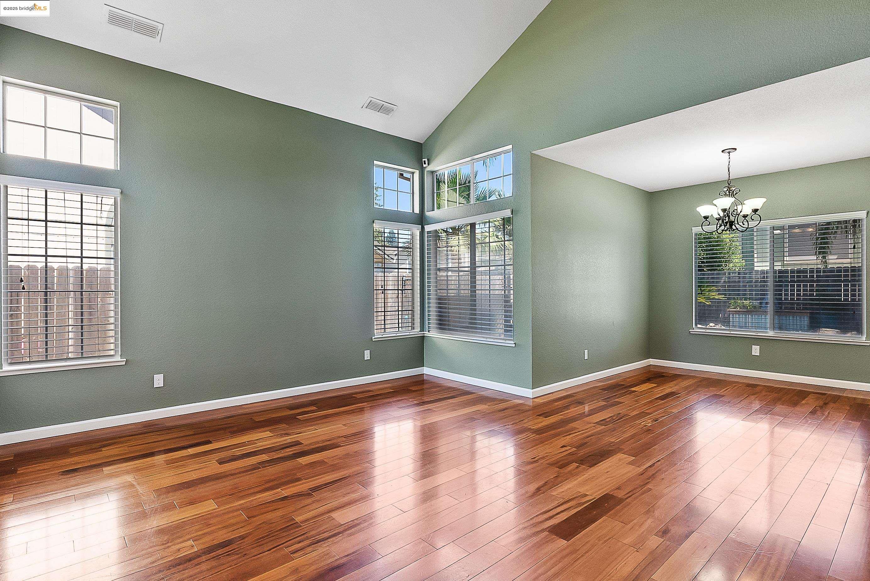 Detail Gallery Image 15 of 60 For 3759 Pine Hollow Way, Antelope,  CA 95843 - 4 Beds | 2/1 Baths