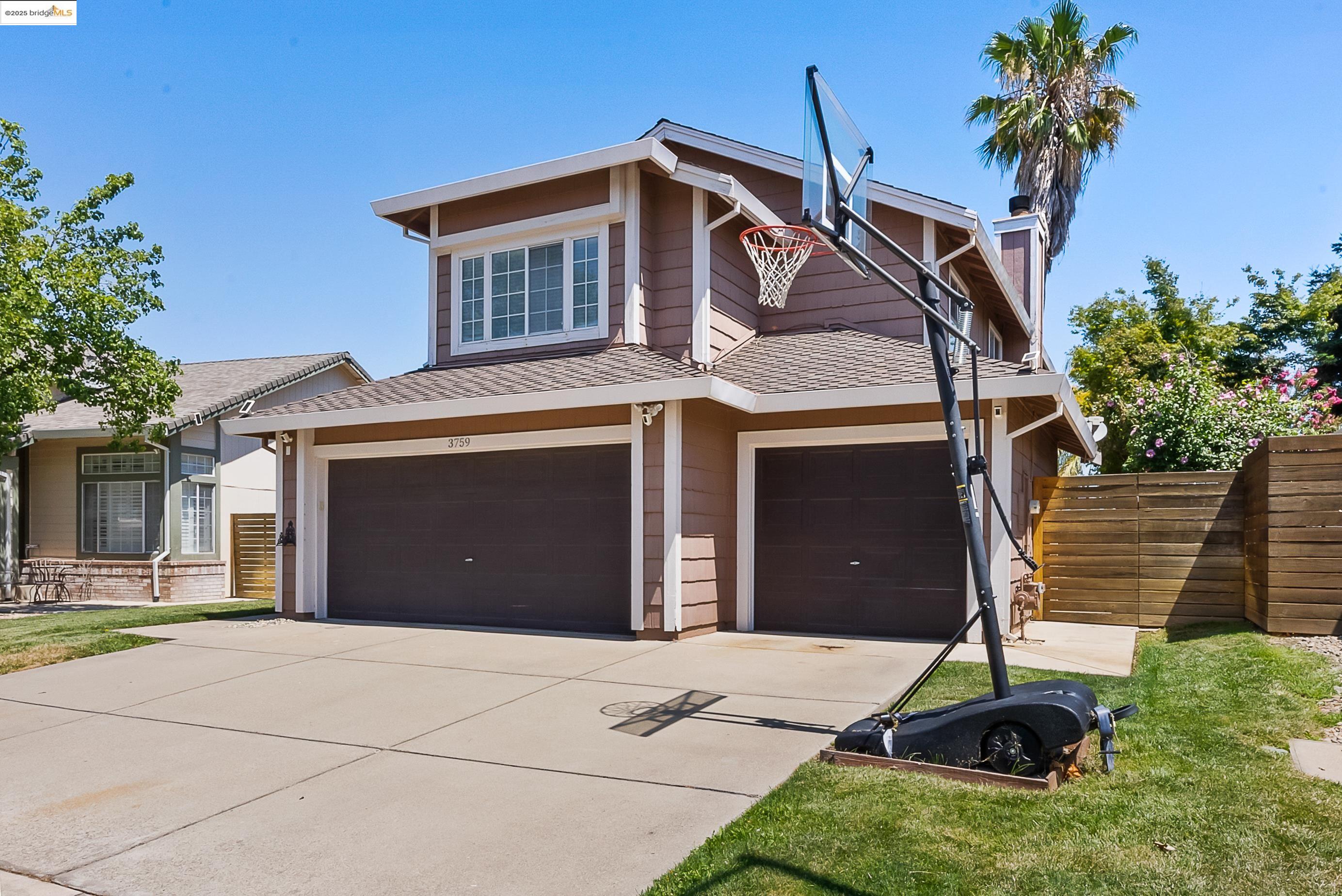 Detail Gallery Image 4 of 60 For 3759 Pine Hollow Way, Antelope,  CA 95843 - 4 Beds | 2/1 Baths