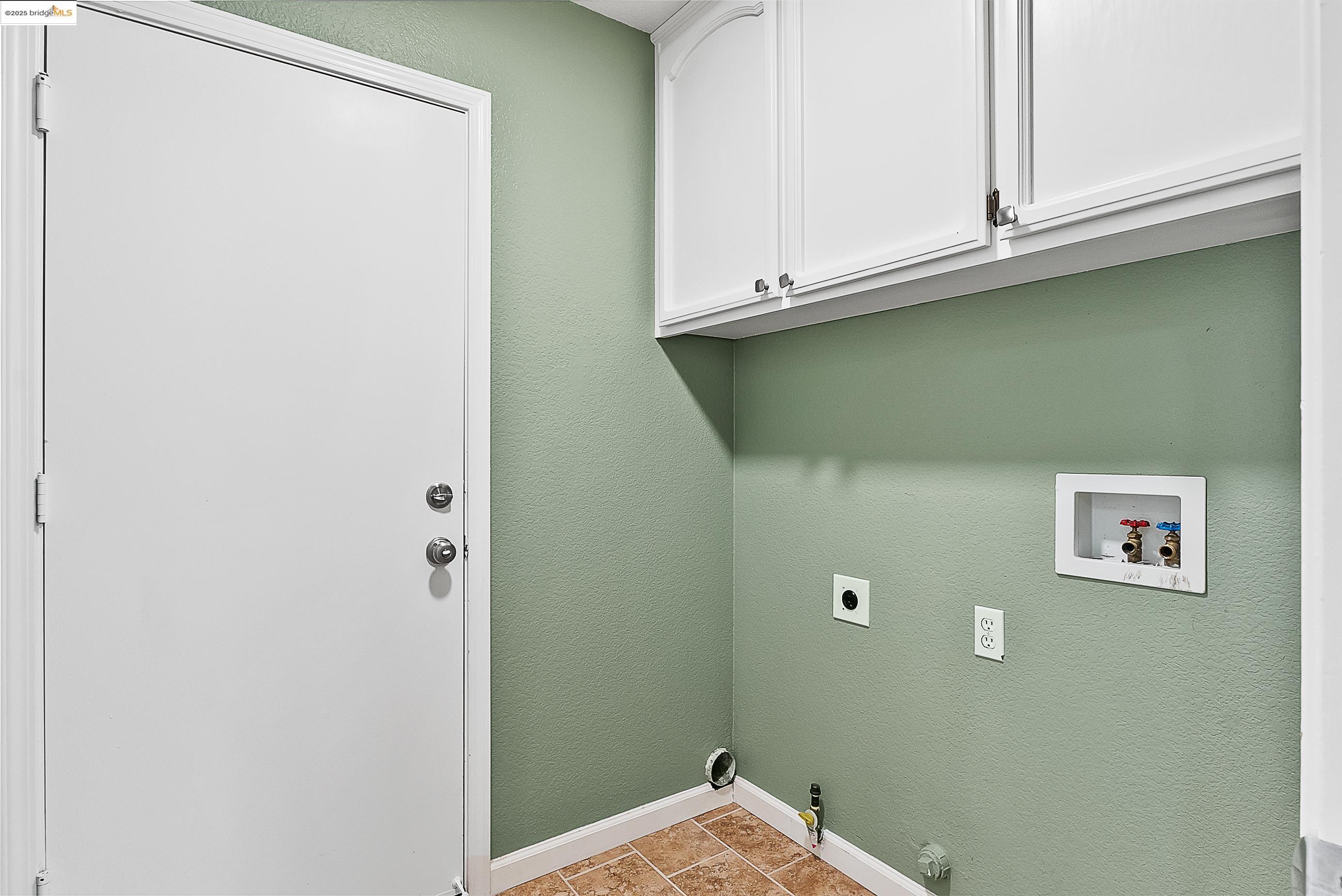 Detail Gallery Image 35 of 60 For 3759 Pine Hollow Way, Antelope,  CA 95843 - 4 Beds | 2/1 Baths