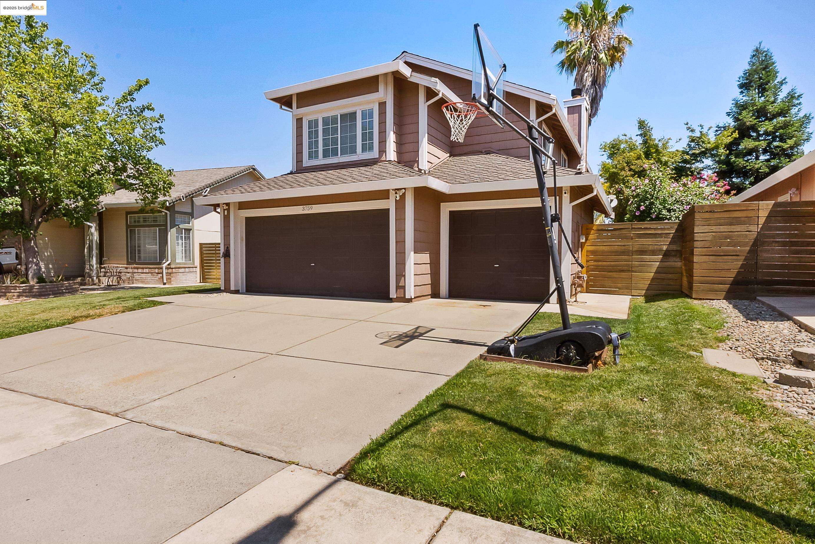 Detail Gallery Image 5 of 60 For 3759 Pine Hollow Way, Antelope,  CA 95843 - 4 Beds | 2/1 Baths