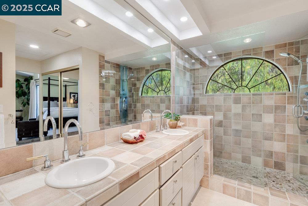 Detail Gallery Image 3 of 41 For 325 Beacon Ridge Ln, Walnut Creek,  CA 94597 - 3 Beds | 3/1 Baths
