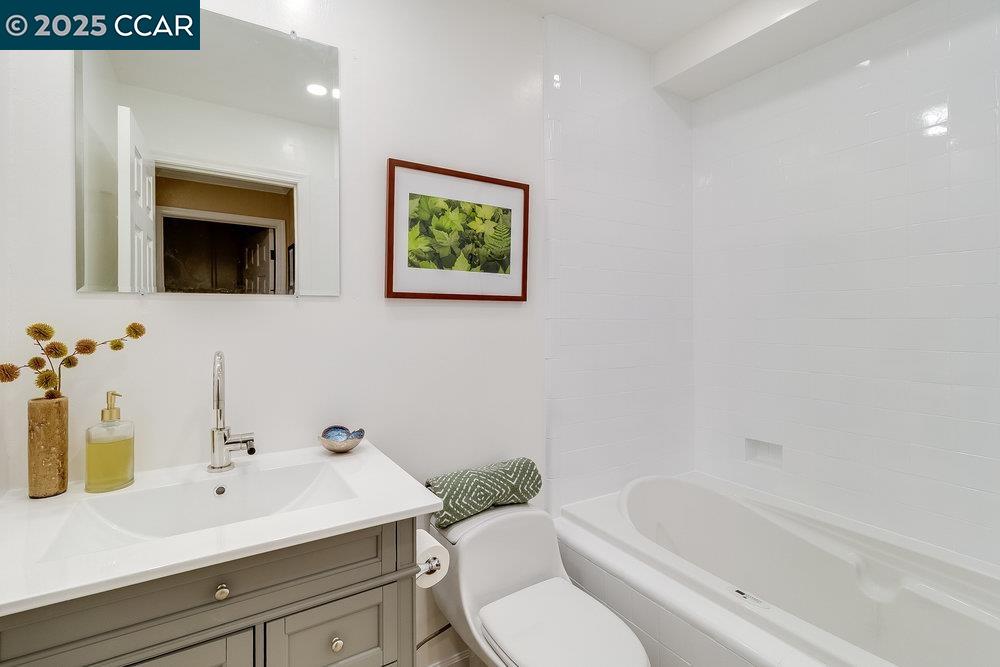 Detail Gallery Image 21 of 41 For 325 Beacon Ridge Ln, Walnut Creek,  CA 94597 - 3 Beds | 3/1 Baths