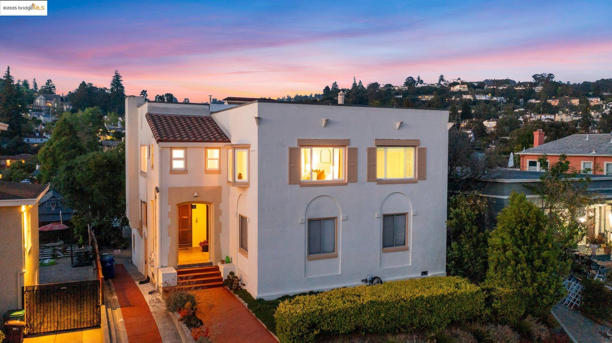 Detail Gallery Image 2 of 33 For 1222 Hollywood Ave, Oakland,  CA 94602 - 1 Beds | 1 Baths