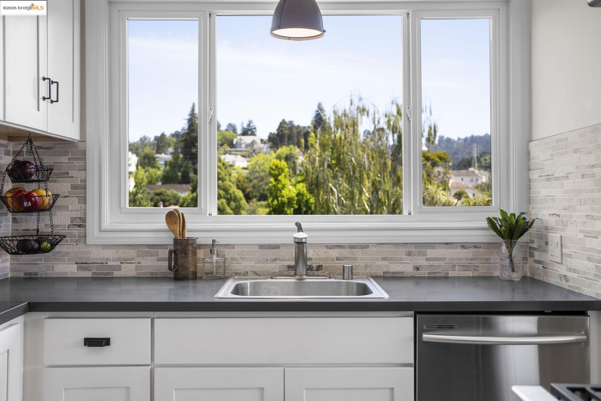 1222 Hollywood Ave, Oakland, California 94602, 1 Bedroom Bedrooms, 4 Rooms Rooms,1 BathroomBathrooms,Residential,For Sale,1222 Hollywood Ave,41103078