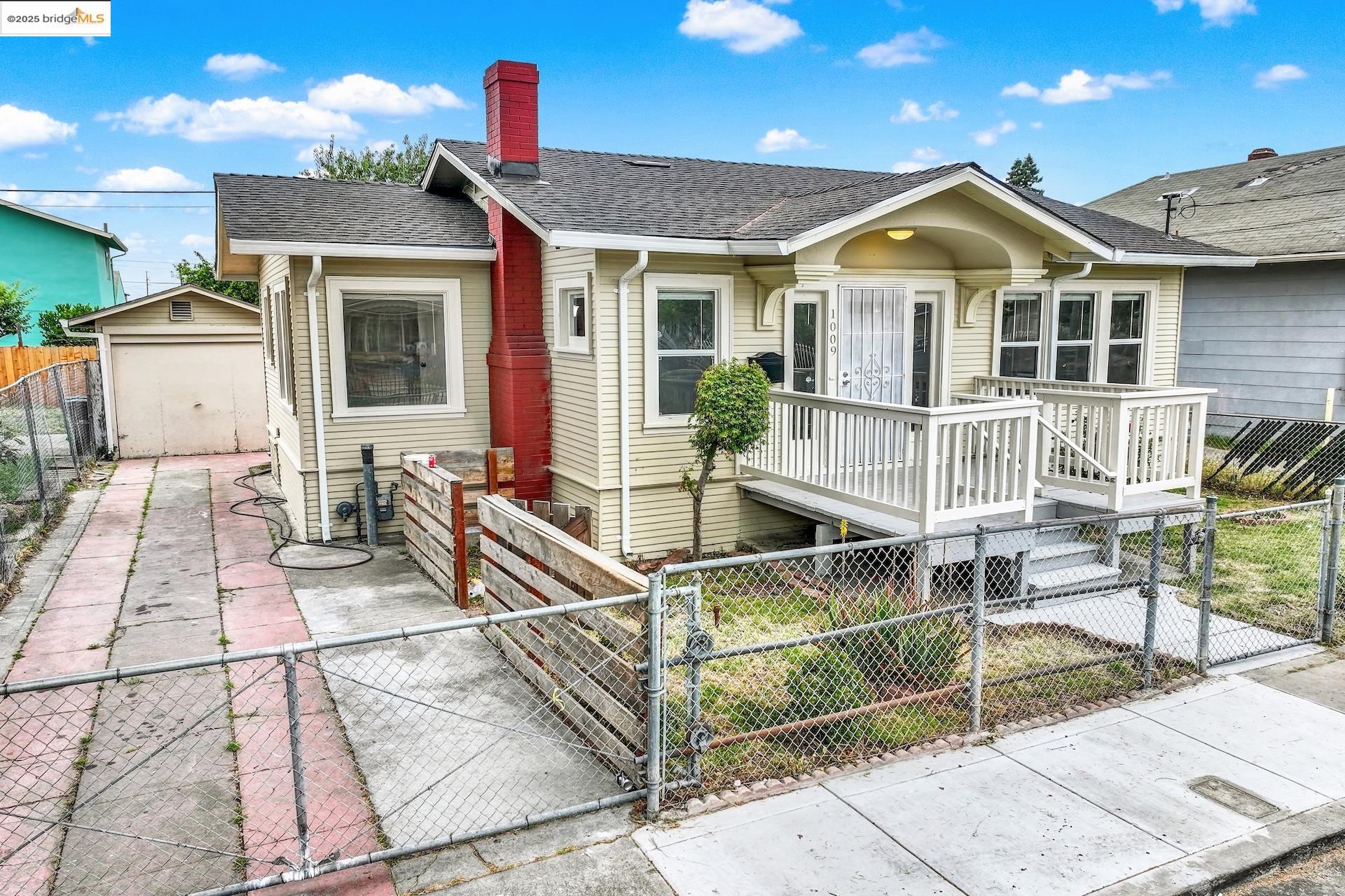 Detail Gallery Image 2 of 60 For 1009 106th Ave, Oakland,  CA 94603 - 2 Beds | 1 Baths