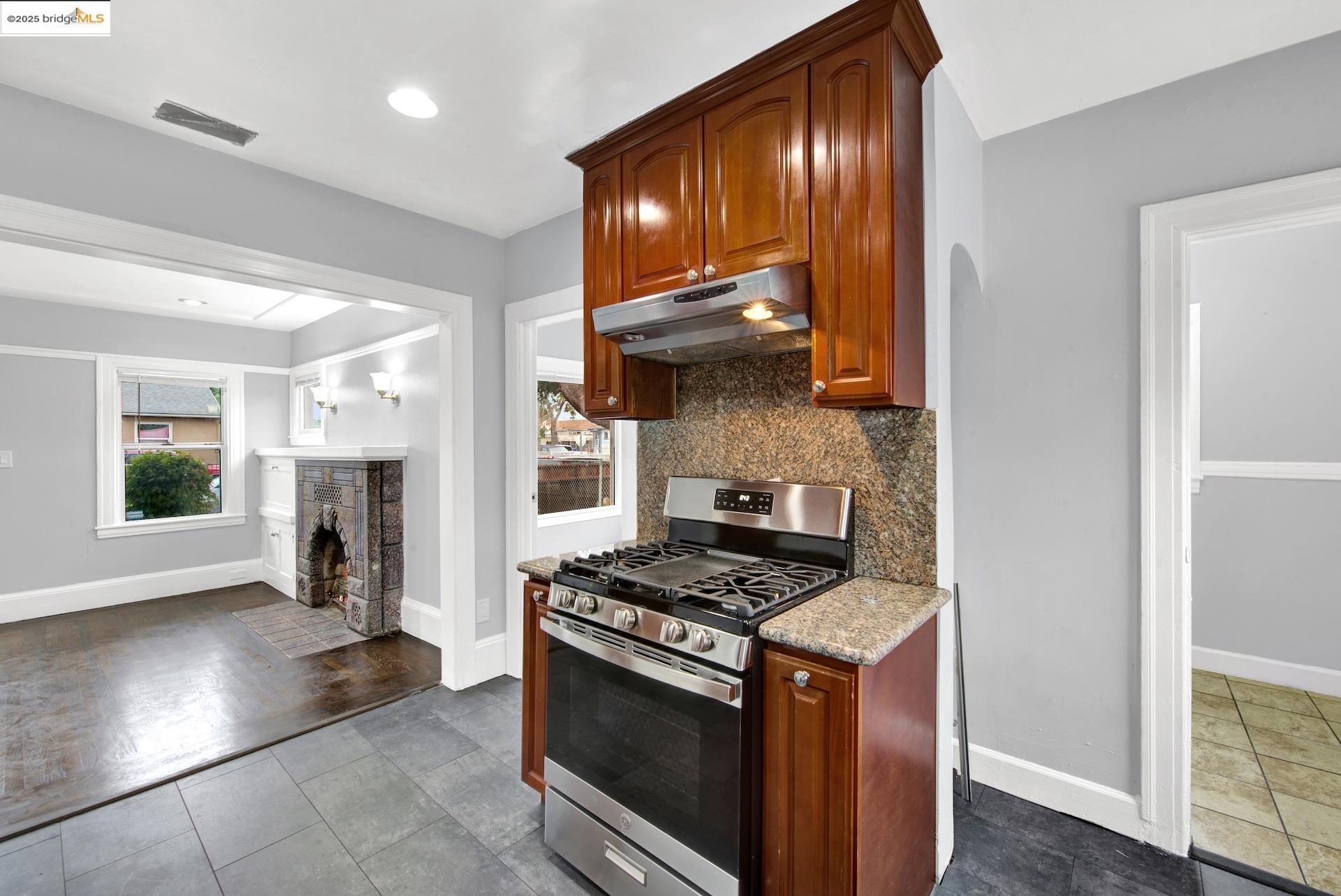 Detail Gallery Image 11 of 60 For 1009 106th Ave, Oakland,  CA 94603 - 2 Beds | 1 Baths
