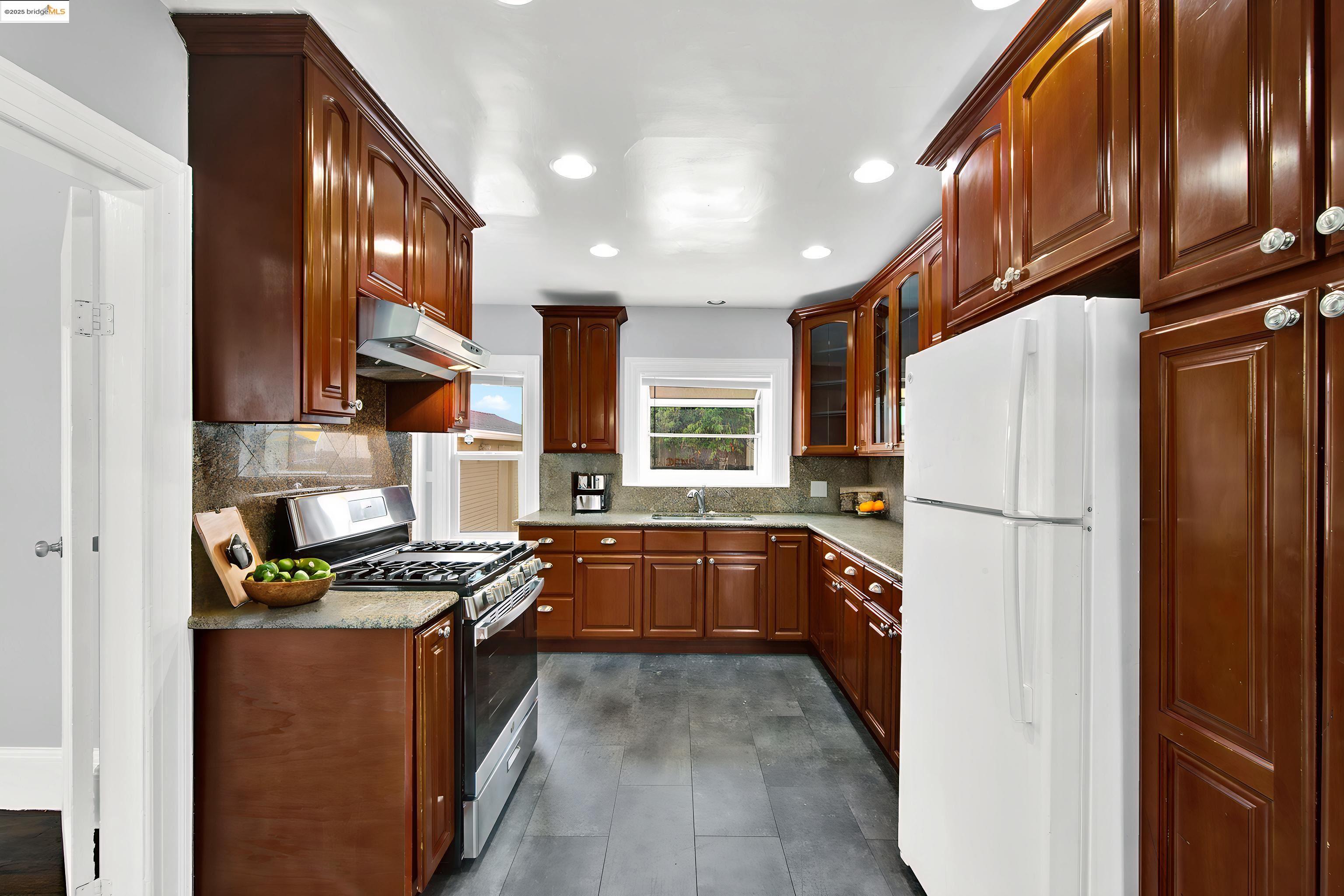 Detail Gallery Image 14 of 60 For 1009 106th Ave, Oakland,  CA 94603 - 2 Beds | 1 Baths