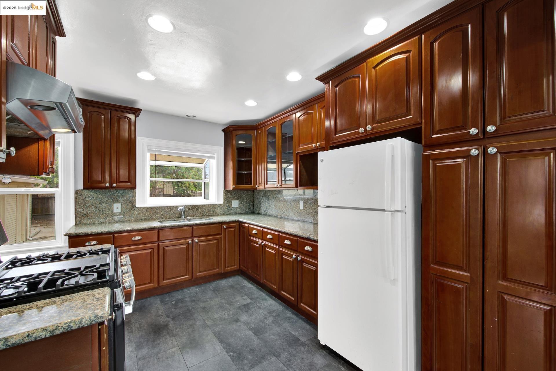 Detail Gallery Image 15 of 60 For 1009 106th Ave, Oakland,  CA 94603 - 2 Beds | 1 Baths