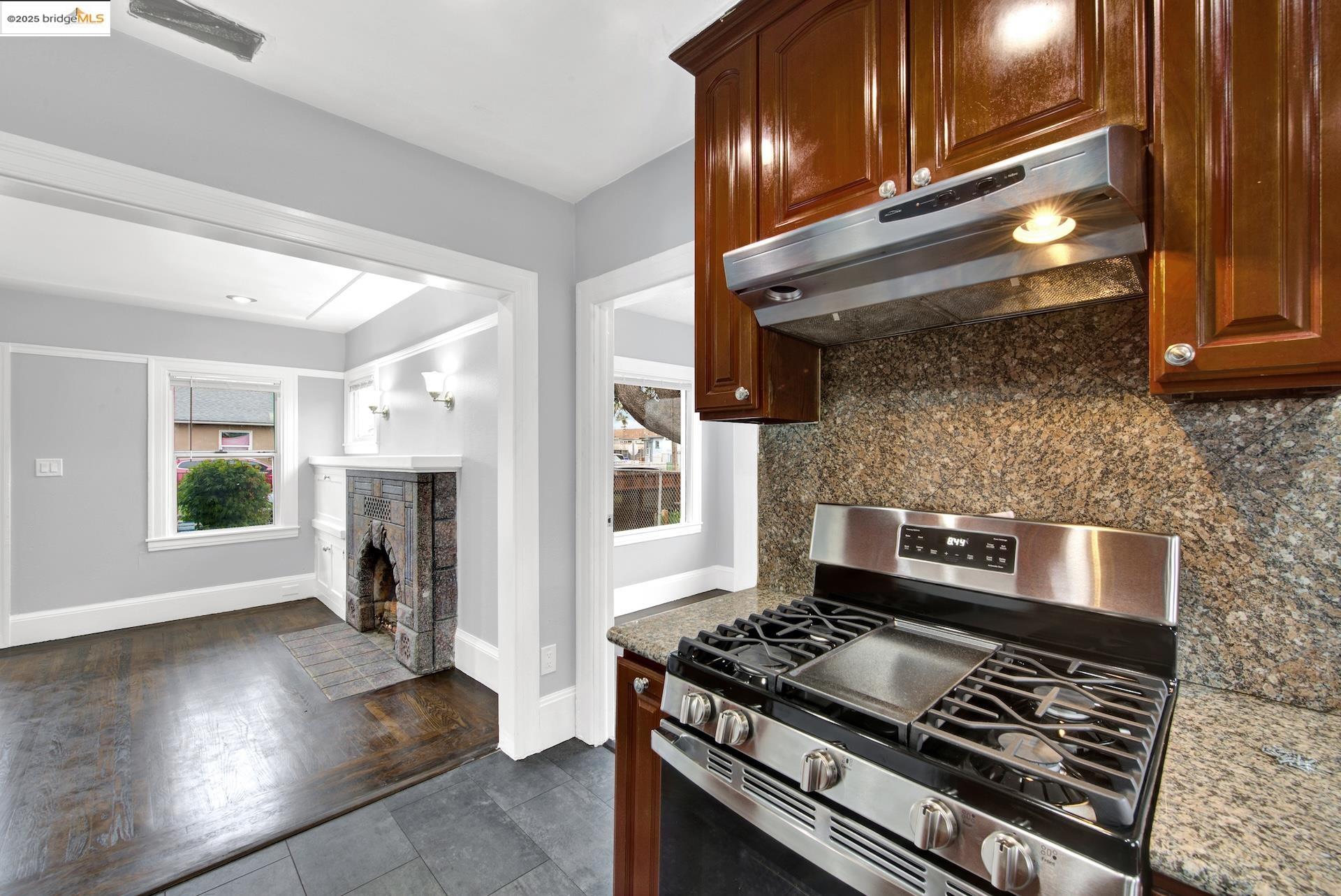Detail Gallery Image 18 of 60 For 1009 106th Ave, Oakland,  CA 94603 - 2 Beds | 1 Baths