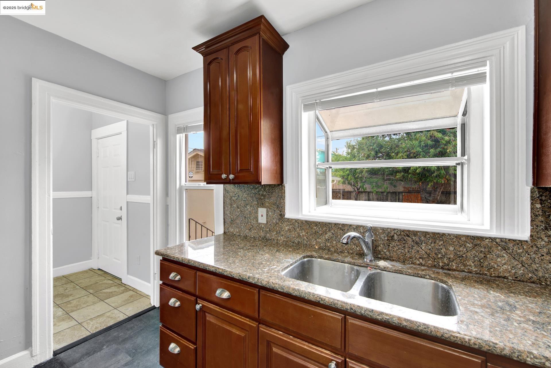 Detail Gallery Image 19 of 60 For 1009 106th Ave, Oakland,  CA 94603 - 2 Beds | 1 Baths