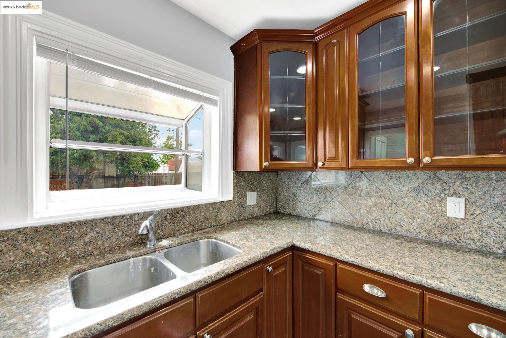 Detail Gallery Image 20 of 60 For 1009 106th Ave, Oakland,  CA 94603 - 2 Beds | 1 Baths