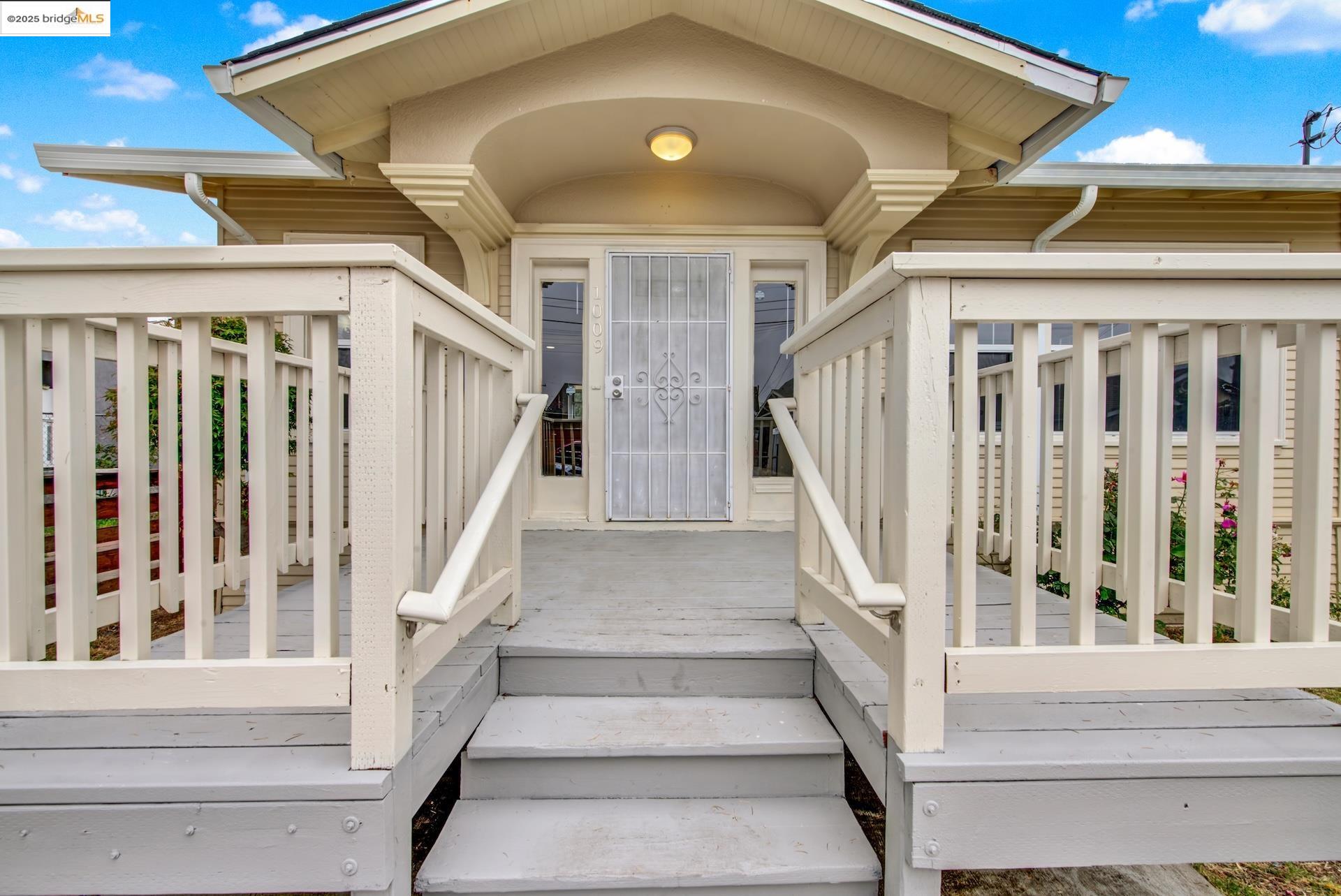 Detail Gallery Image 3 of 60 For 1009 106th Ave, Oakland,  CA 94603 - 2 Beds | 1 Baths
