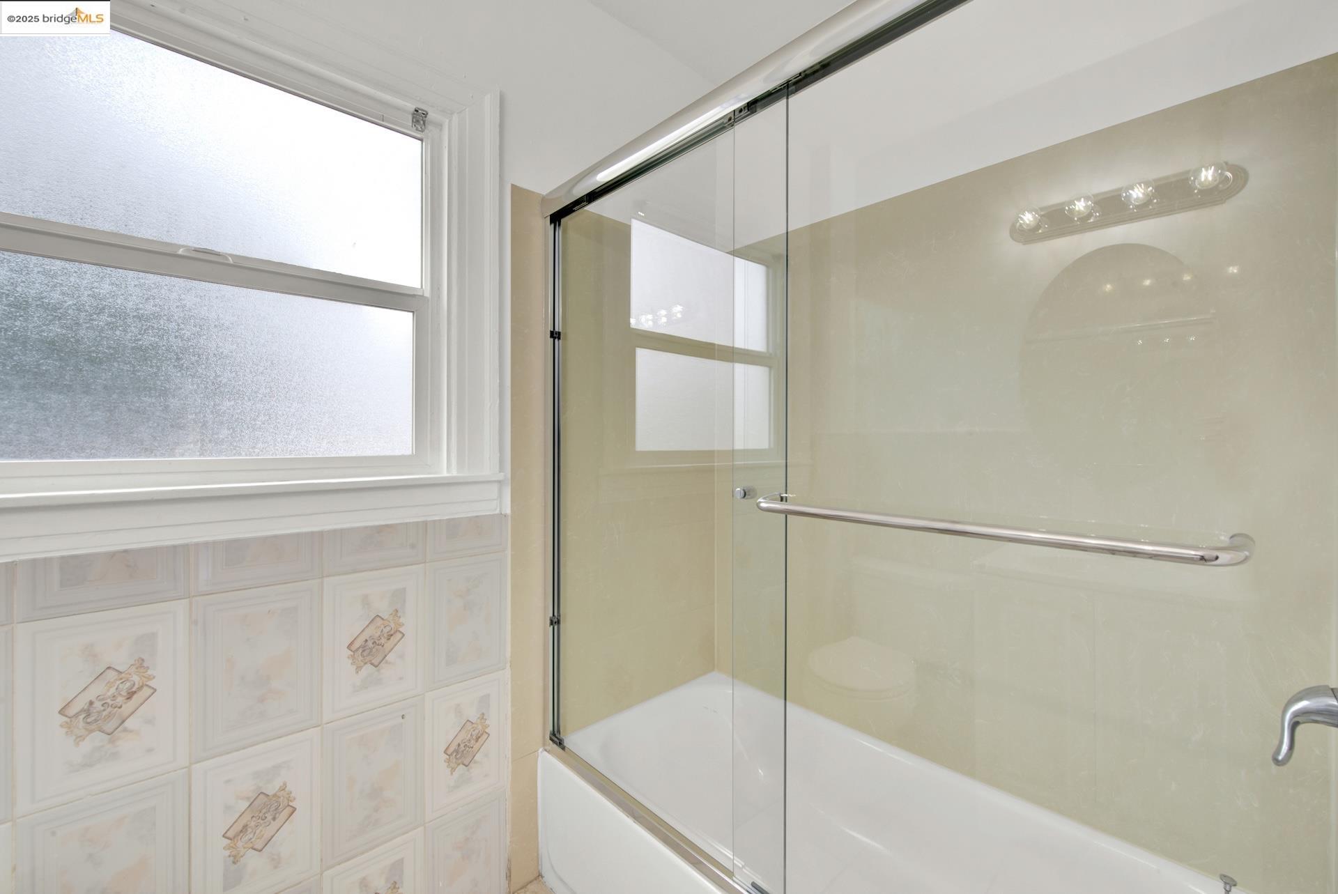 Detail Gallery Image 29 of 60 For 1009 106th Ave, Oakland,  CA 94603 - 2 Beds | 1 Baths